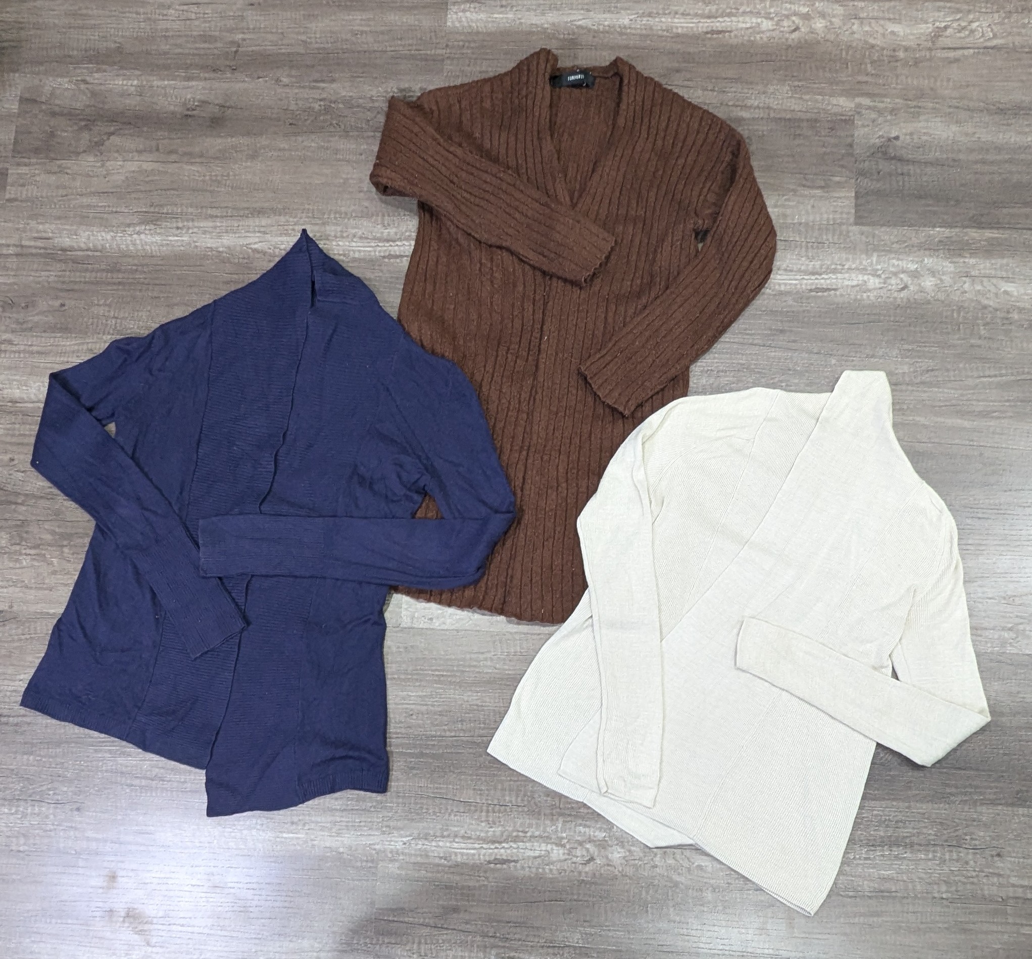 1659 - Divisé, Zara, H&M, Banana Republic et Forever 21 Cardigans