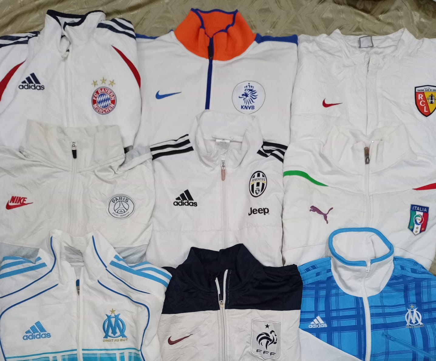 Vêtements de club Nike et adidas
