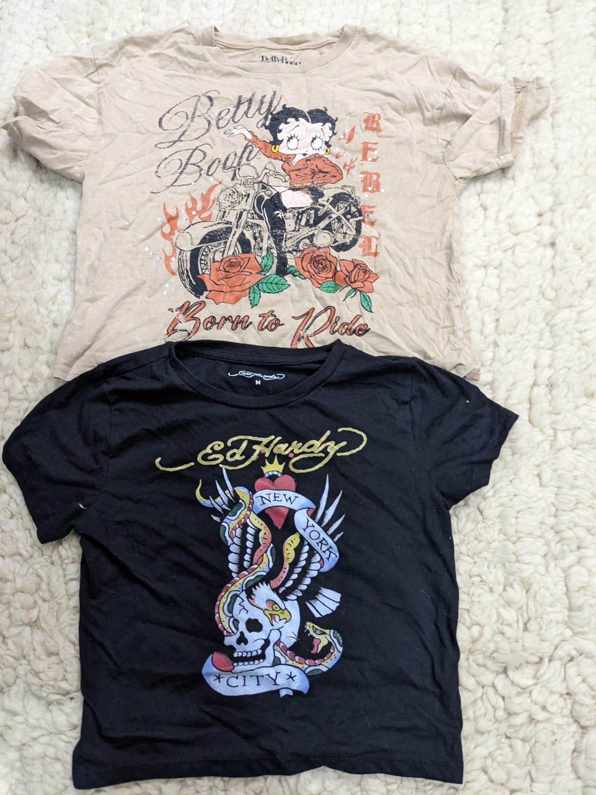 Mix de crop tops pour femmes – Ed Hardy, Nike et plus