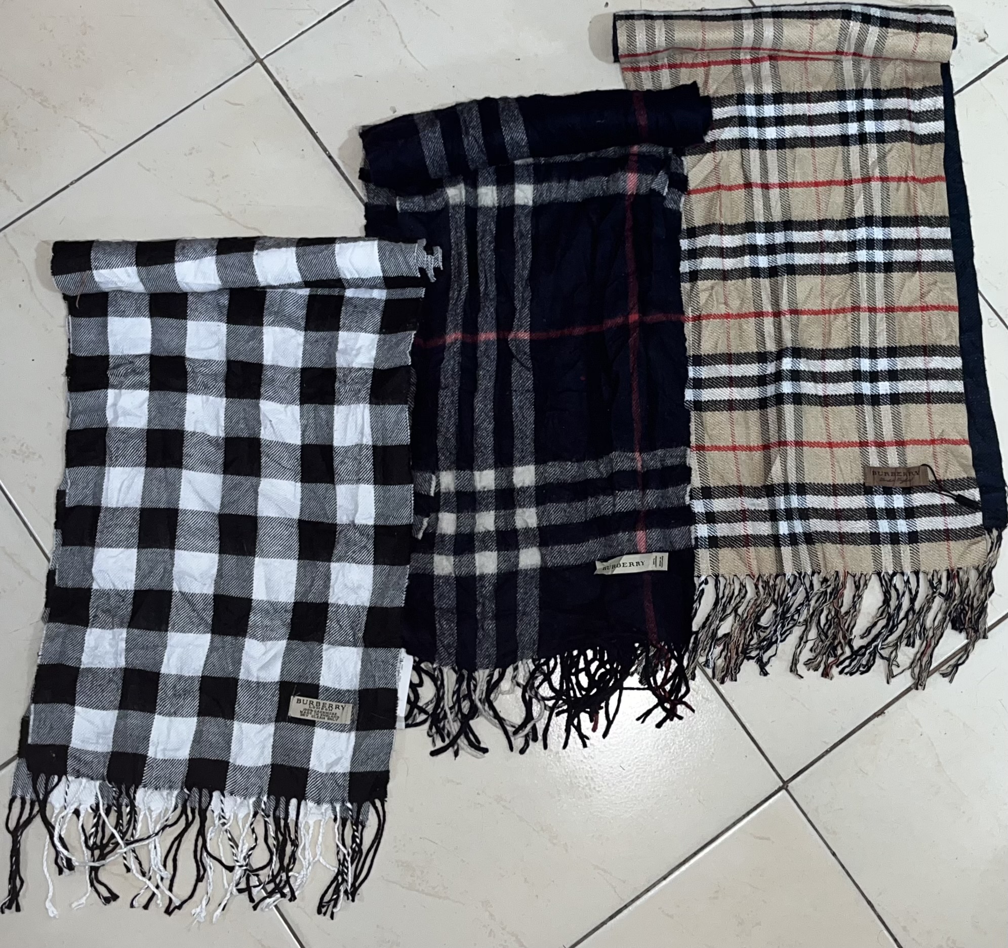 本物のバーバリーのスカーフ