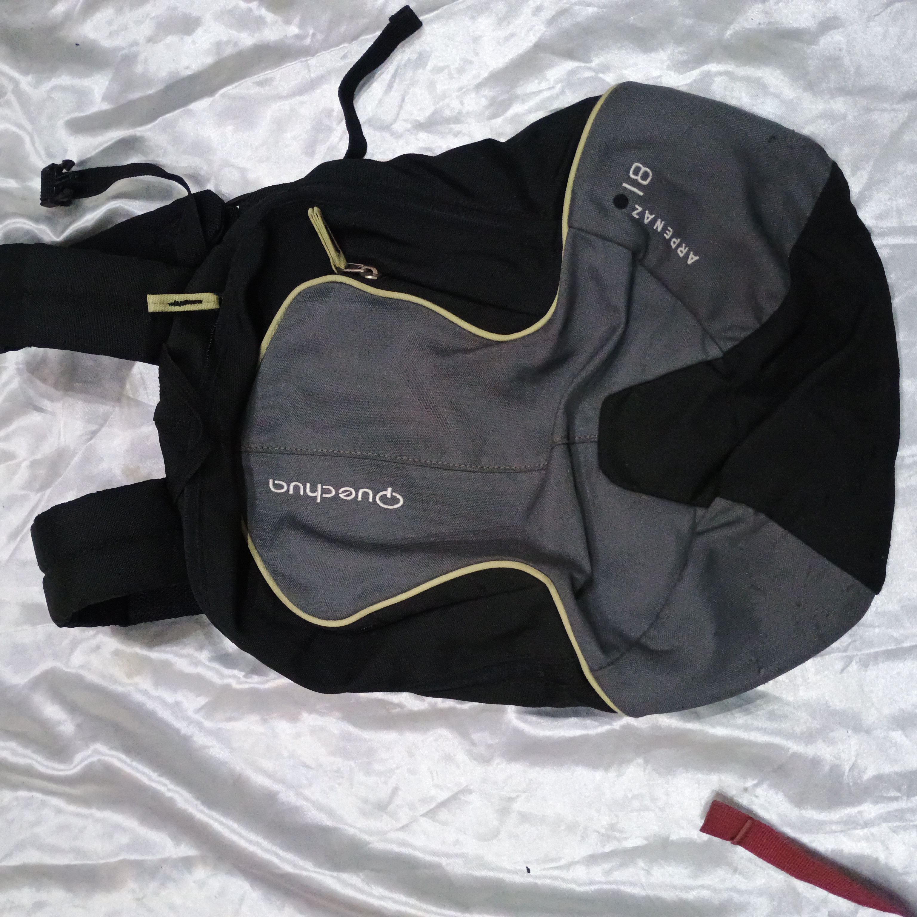 Quechua Mini-Rucksack Großhandelscharge – 8 Taschen