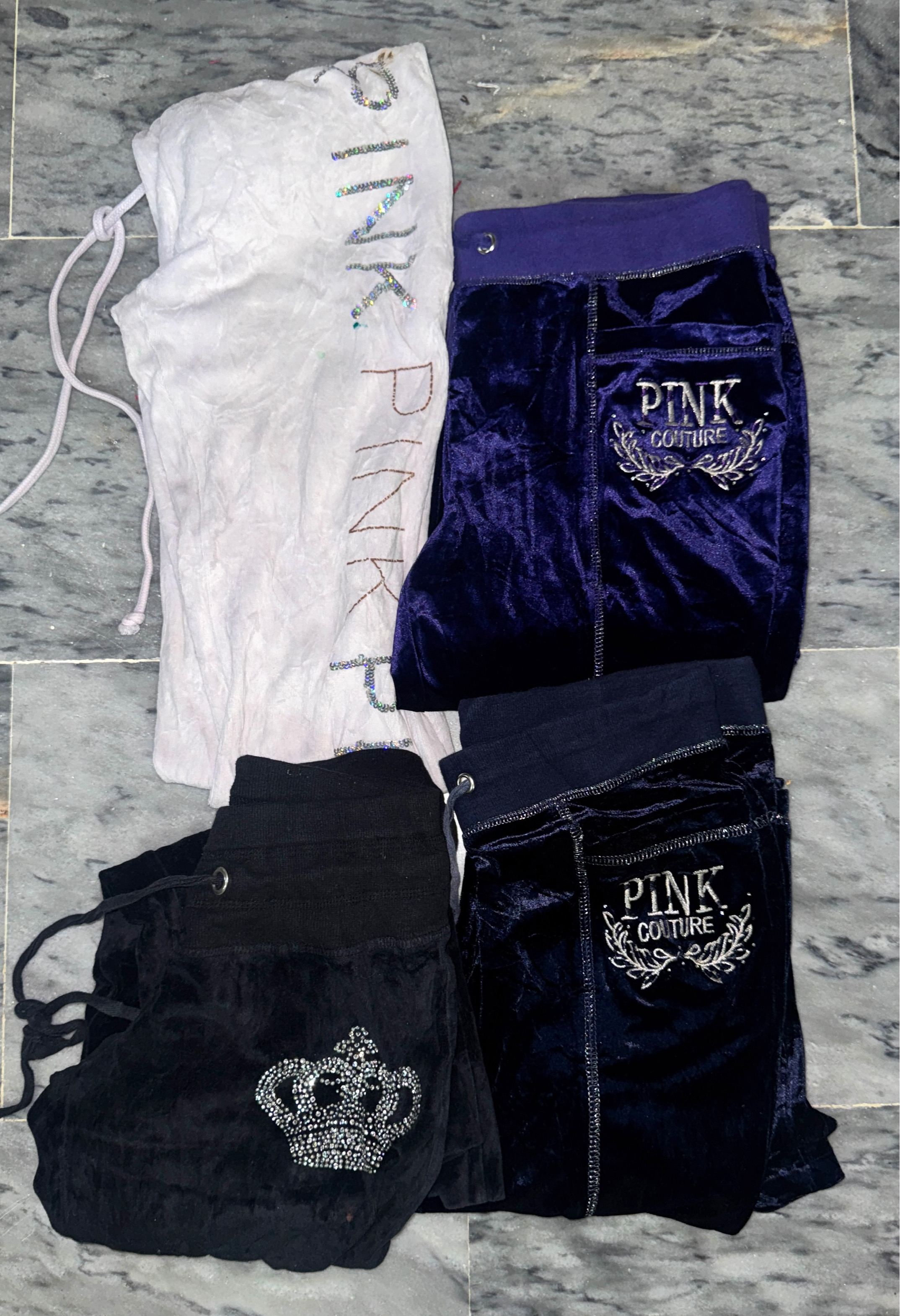 ピンクのズボン