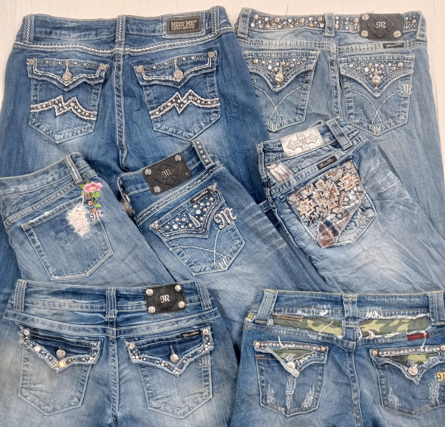 CR5735 Miss Me Flare- und Straight-Jeans