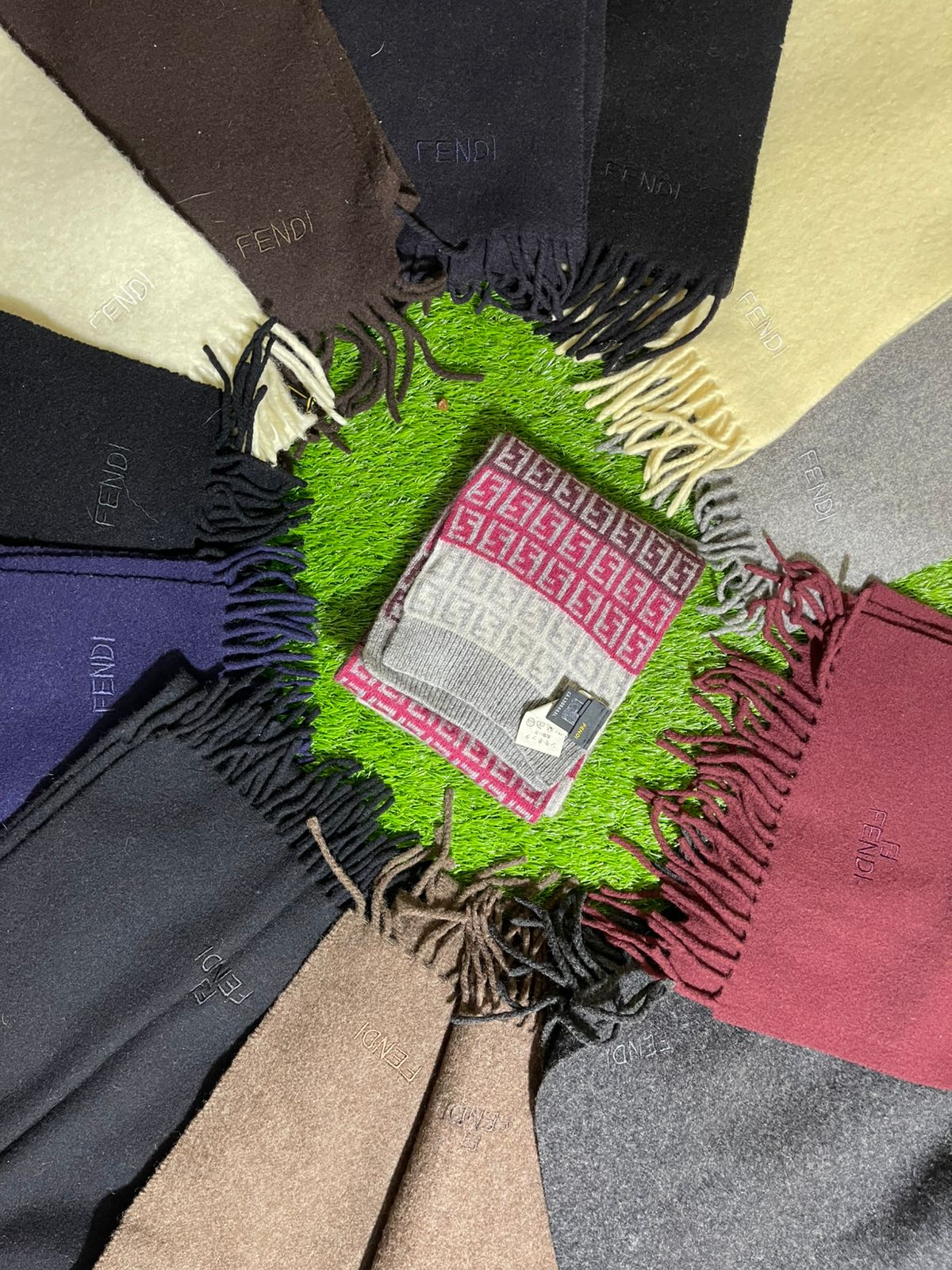 ÉCHARPES FENDI VINTAGE AUTHENTIQUES 🧣