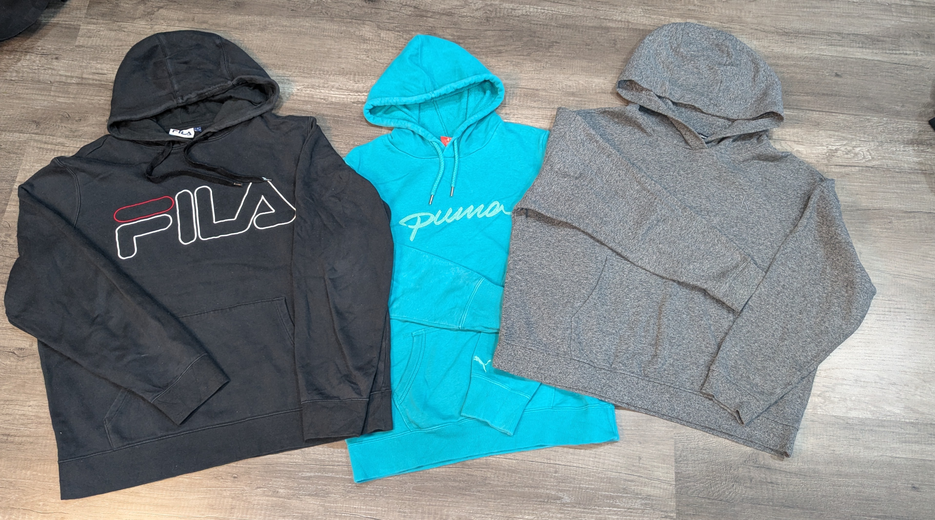 1717 - Reebok、Fila、Tommy Hilfiger、Puma & Calvin Klein カジュアルおよびジッパーフーディ