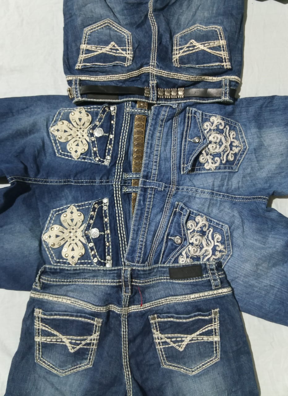 デザイナージーンズ - ブランドには、ロック＆ロール、アナ、ジャック・デイビッドなどが含まれています。