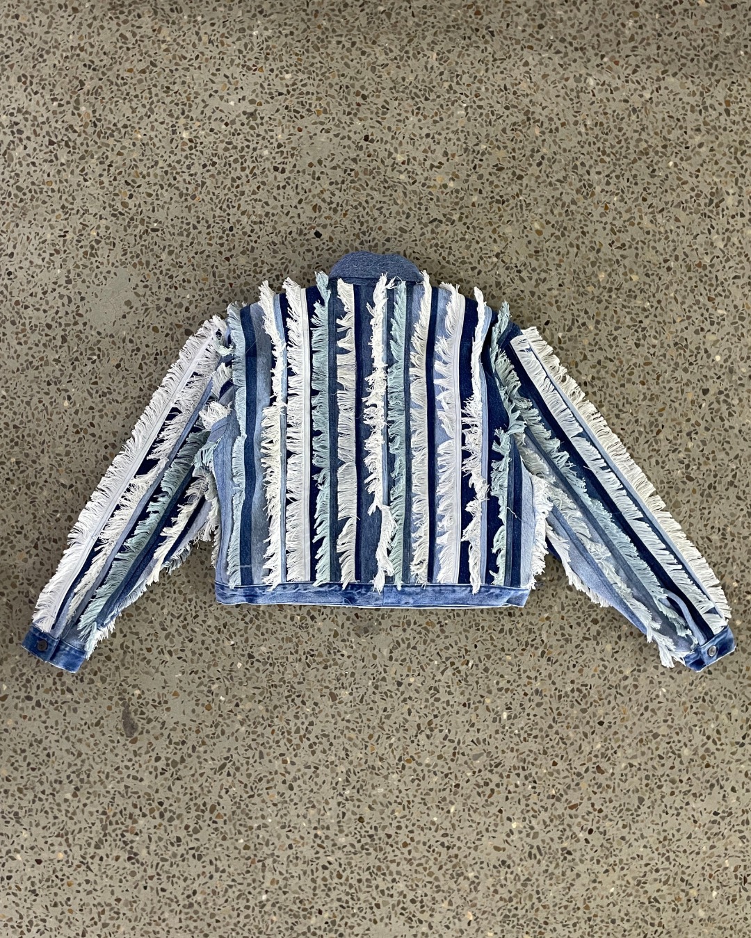 Upcycled Denim Fransenjacke