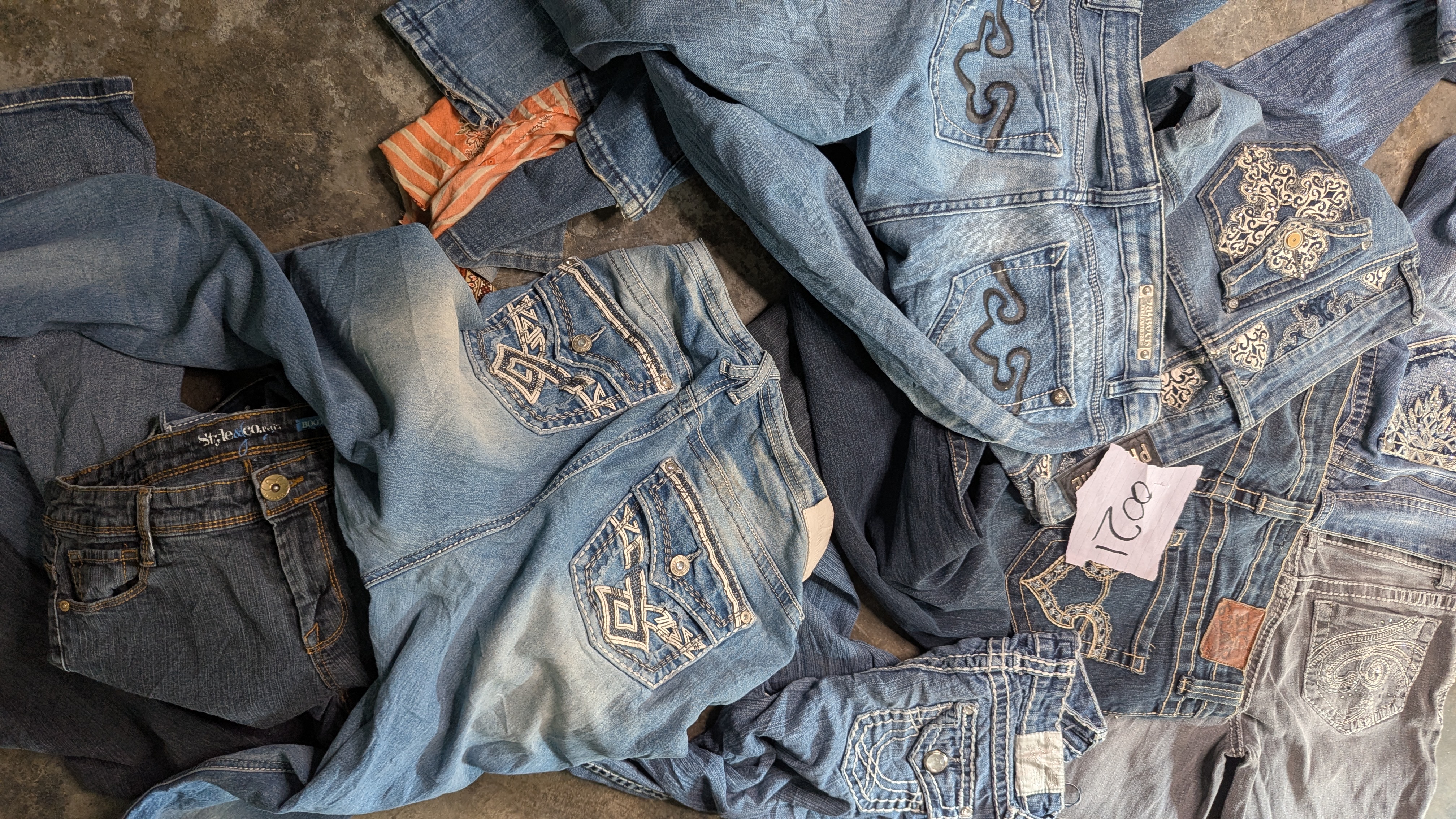 Jeans brodés pour femmes