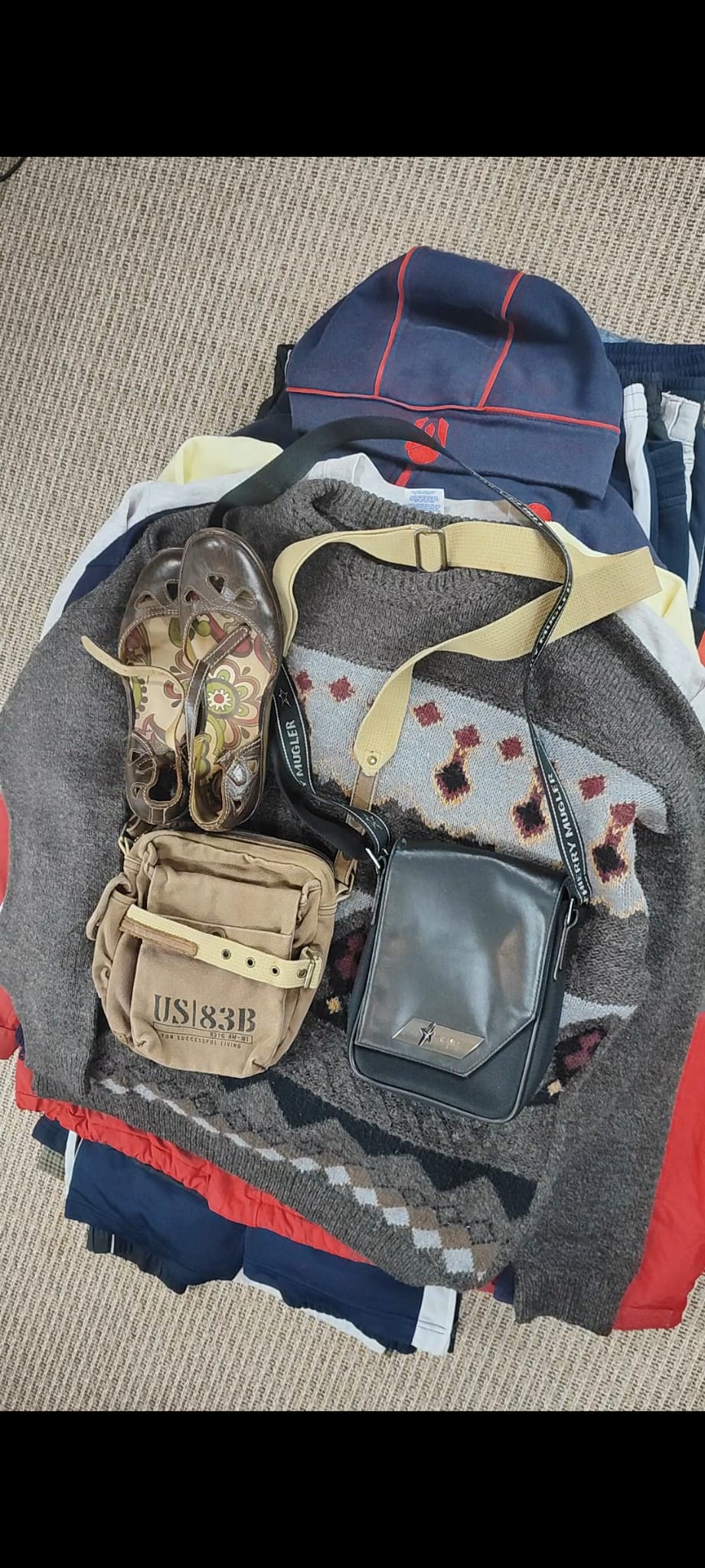 Vintage Mixed Bundle T-shirts Sweatshirts Joggers ..