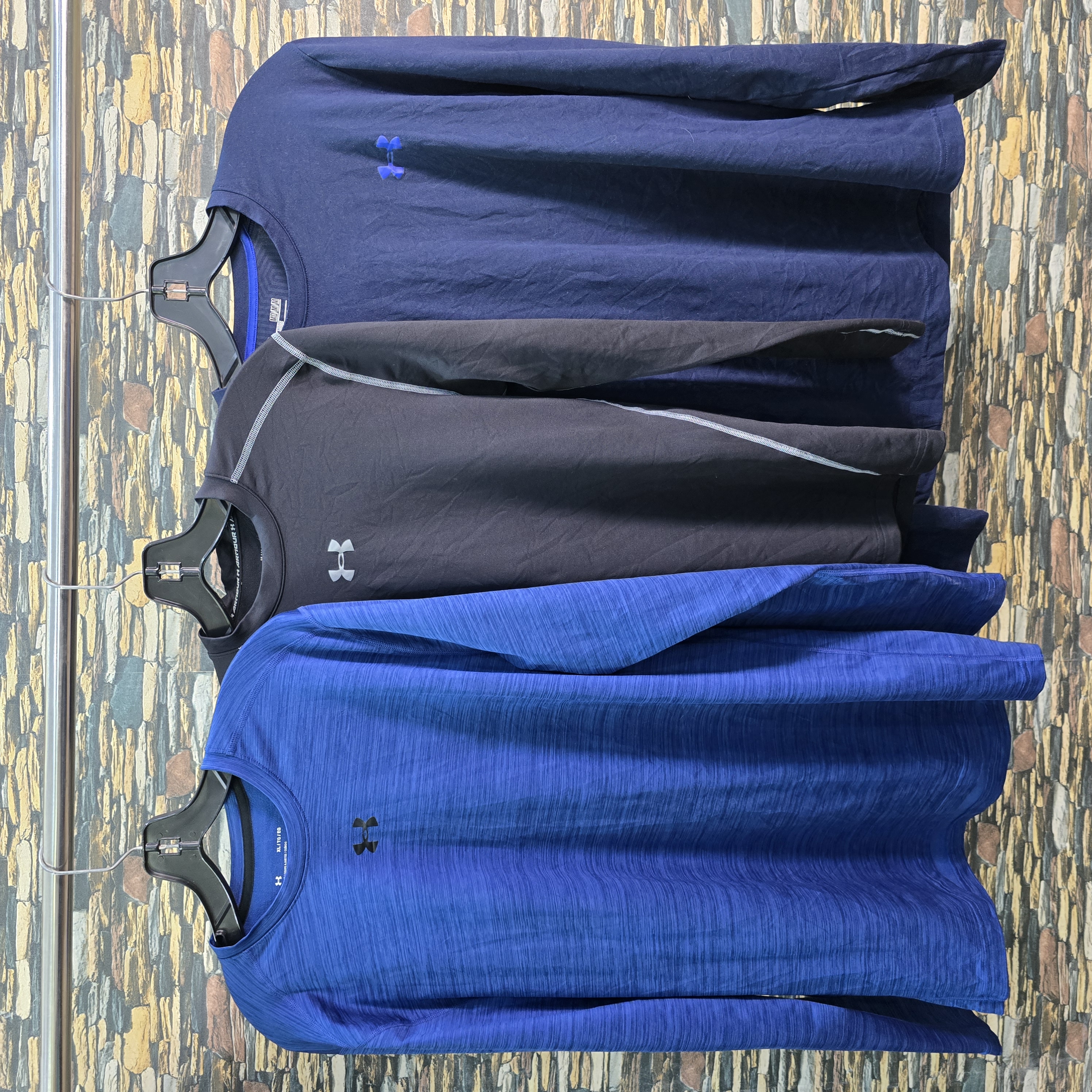 AV-0682 Under Armour T-Shirts L/S