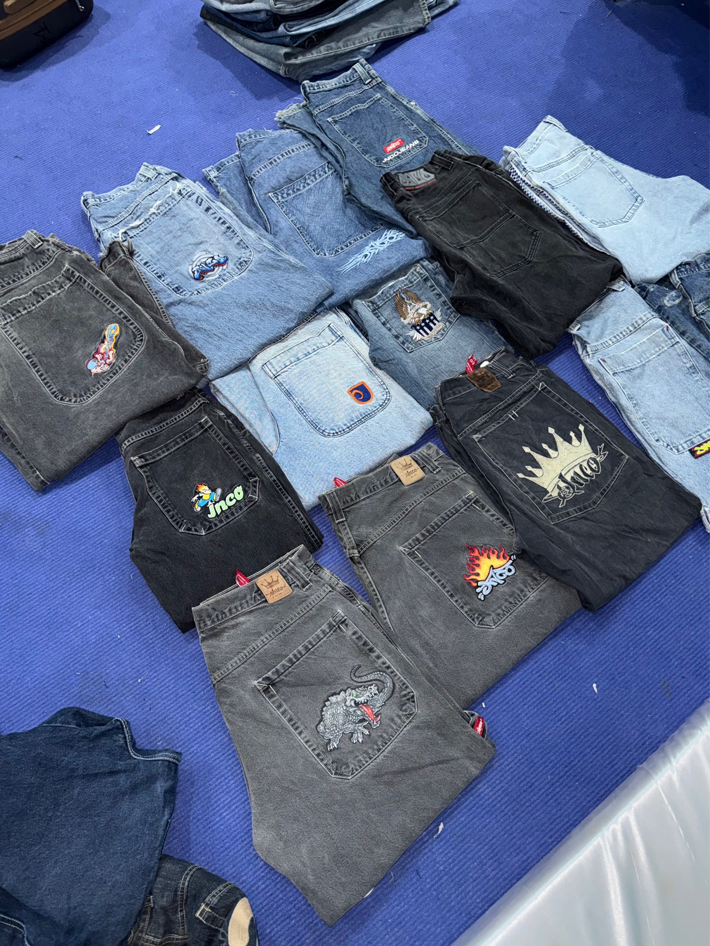 Jnco jeans y pantalones cortos