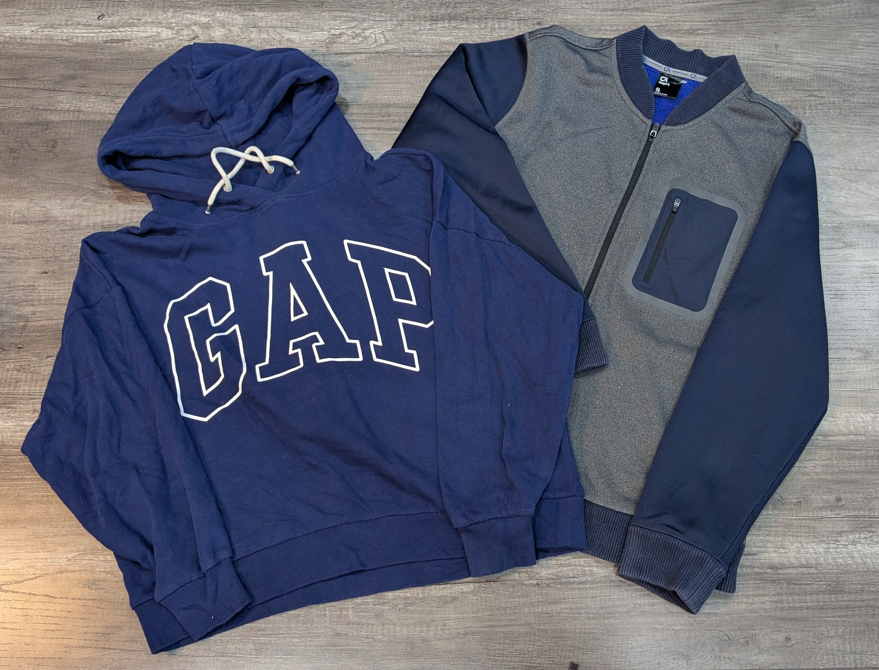 1335 - GAP Hoodies & Sweatshirts