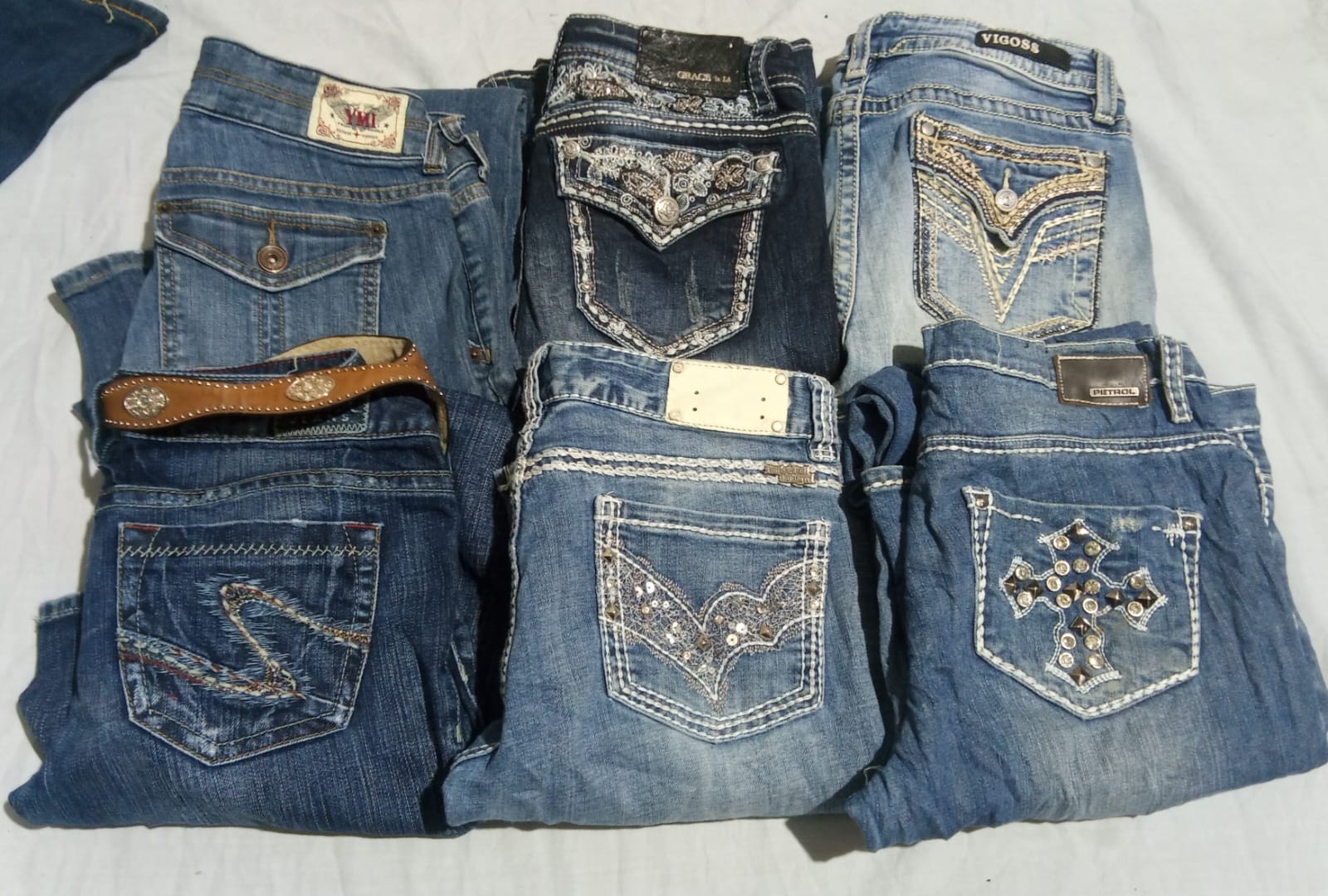 デザイナージーンズ - ブランドにはYMI、Silver、Graceなどが含まれます