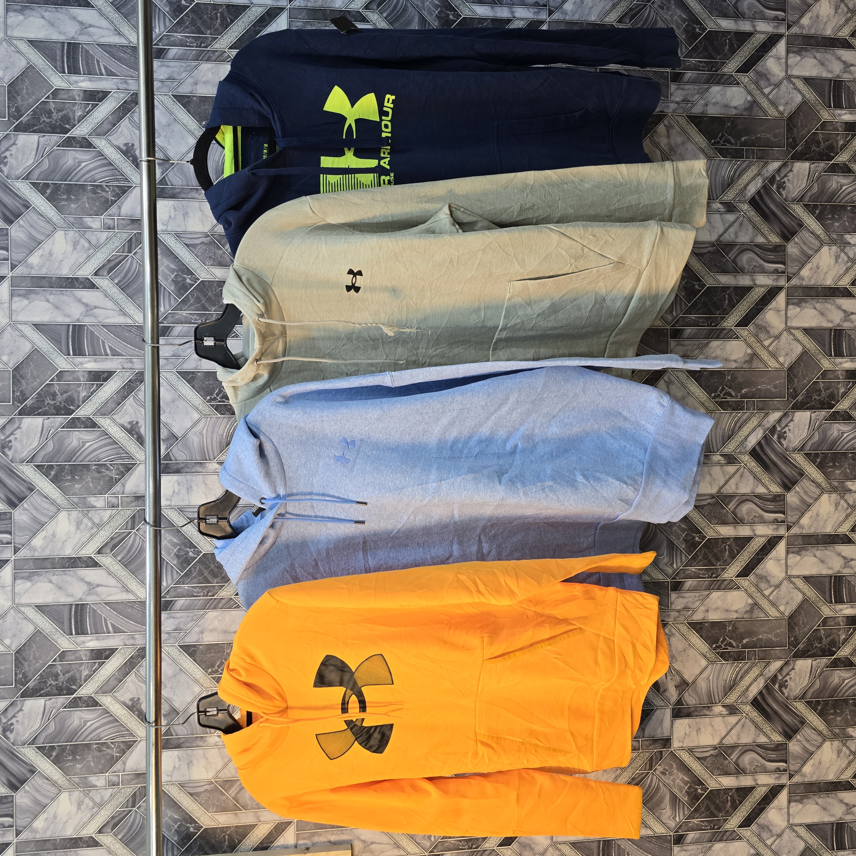 AV-0695 Under Armour Hoodies