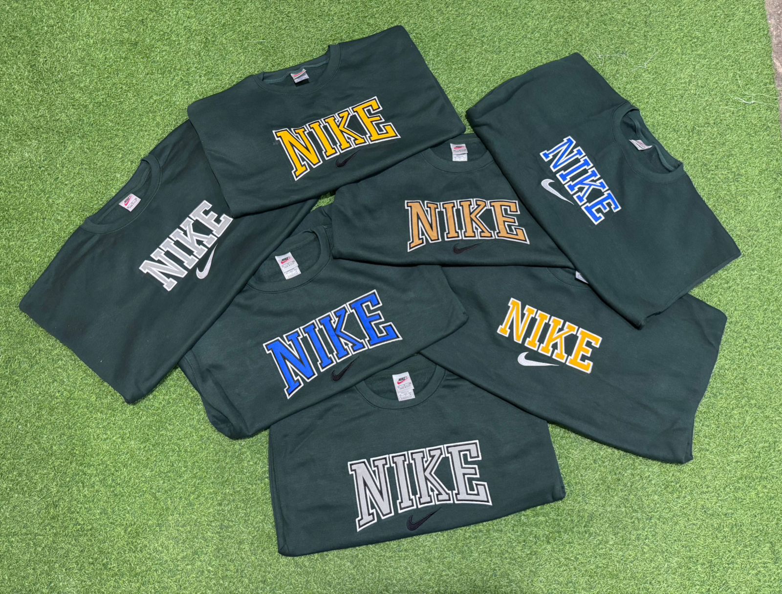 リワークスタイル ナイキ グリーン スウェットシャツ。