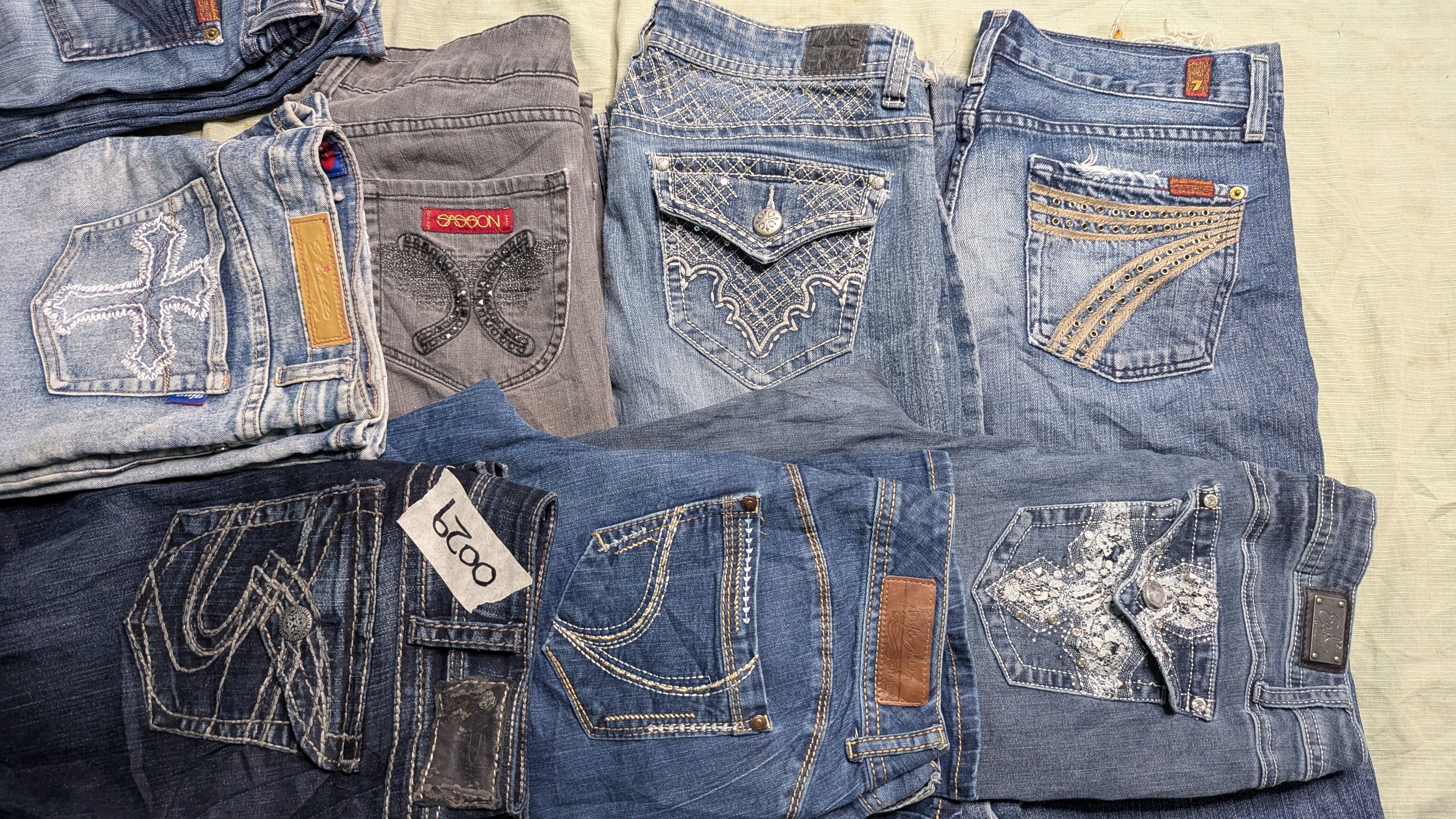 Ladies embroidered jeans 👖