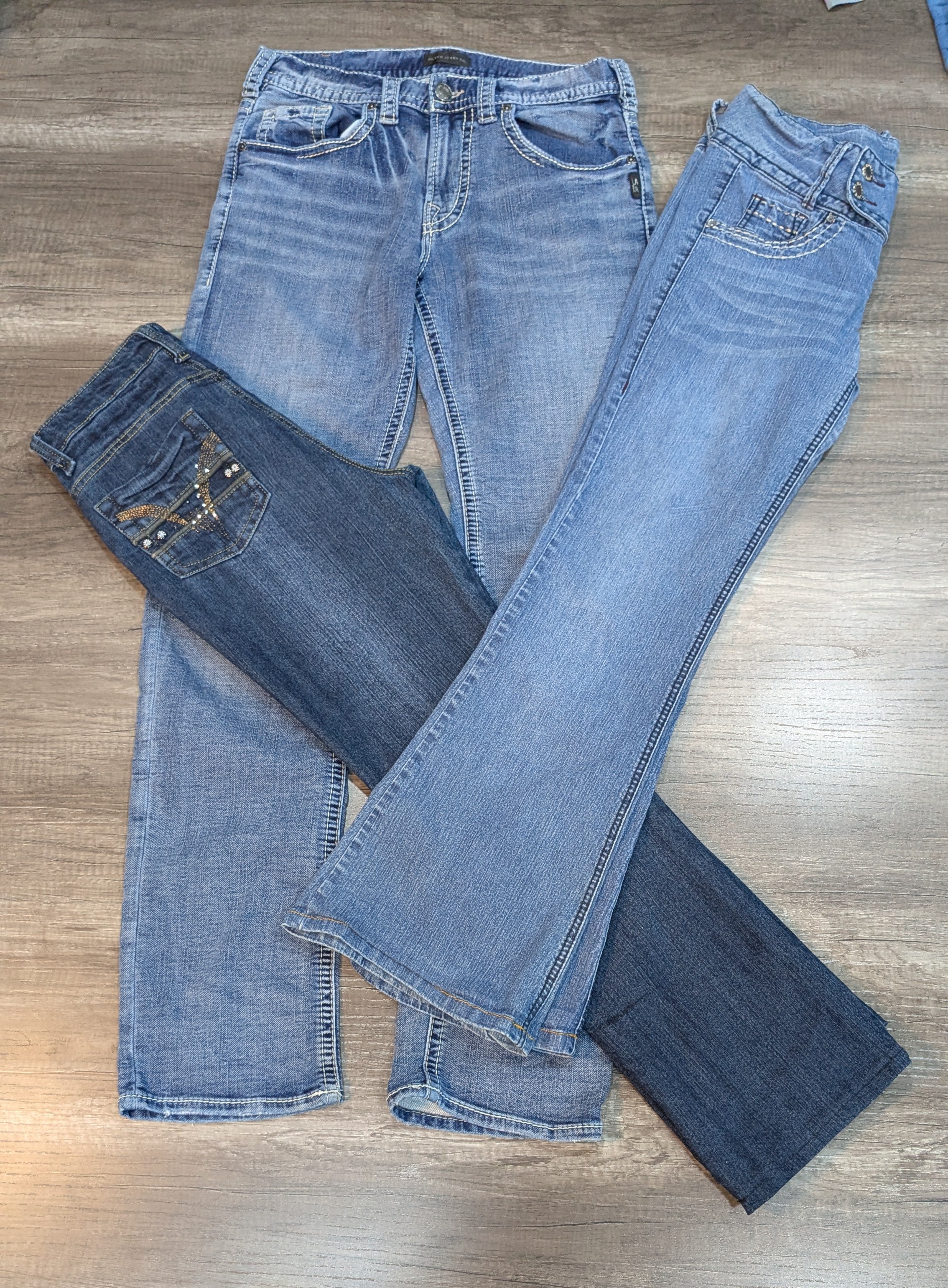 1907 - ブランド名なし刺繍フレアジーンズ