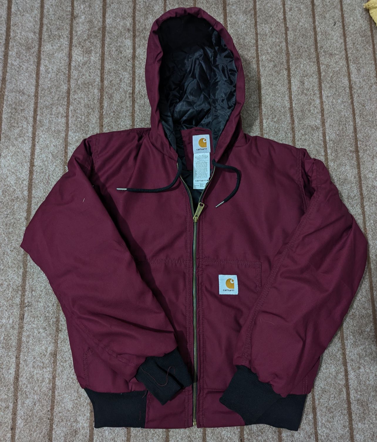 リワークスタイルのCarharttフーディジャケット