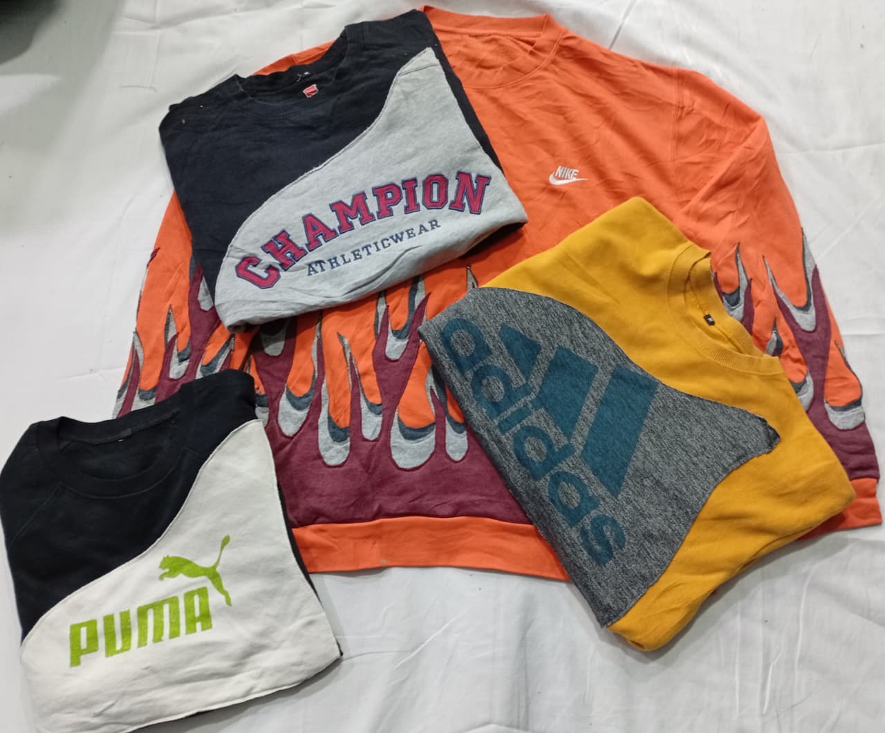 CR5817 Sweat-shirt mixte upcyclé