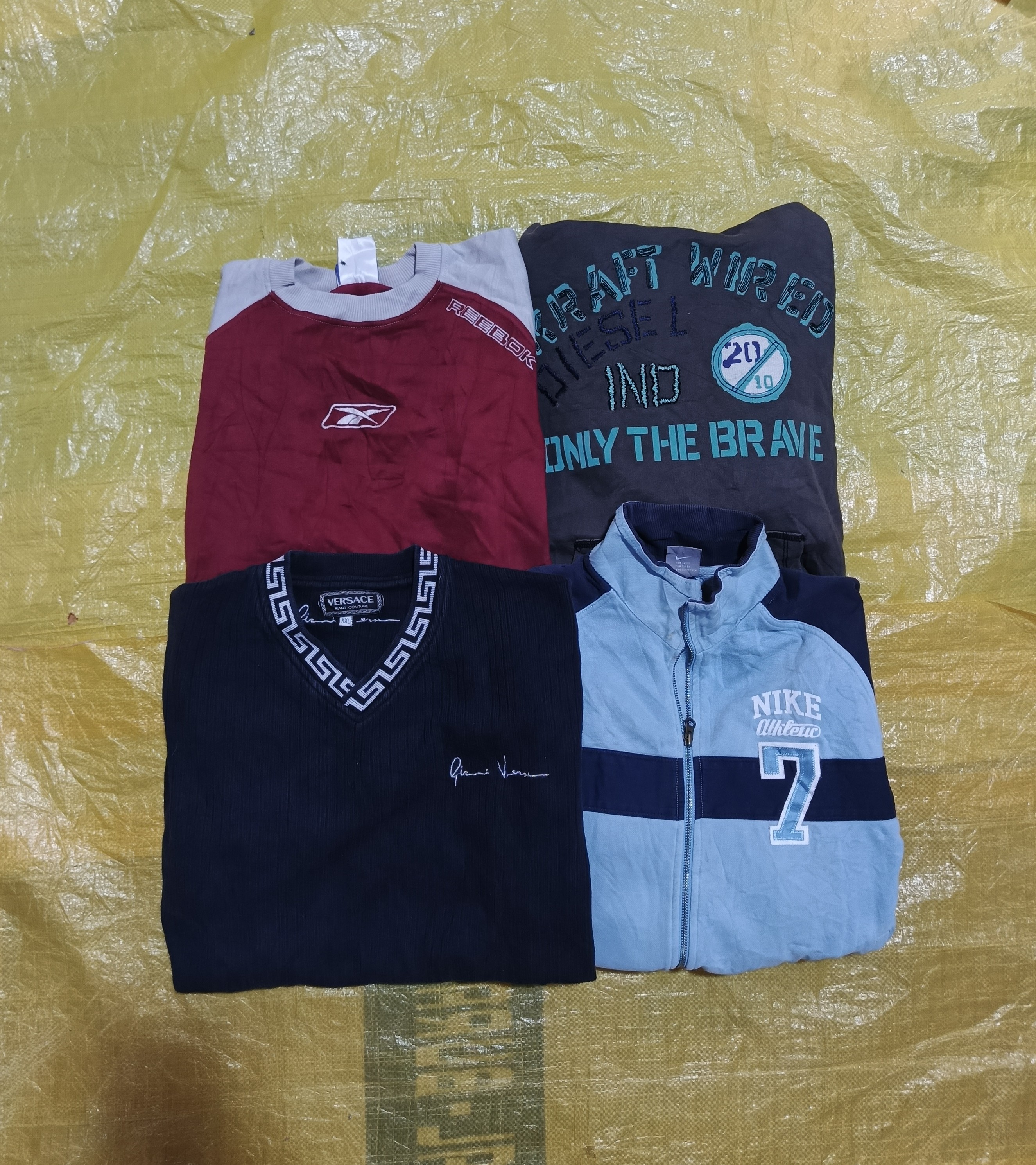 „berühmte Sweatshirts“