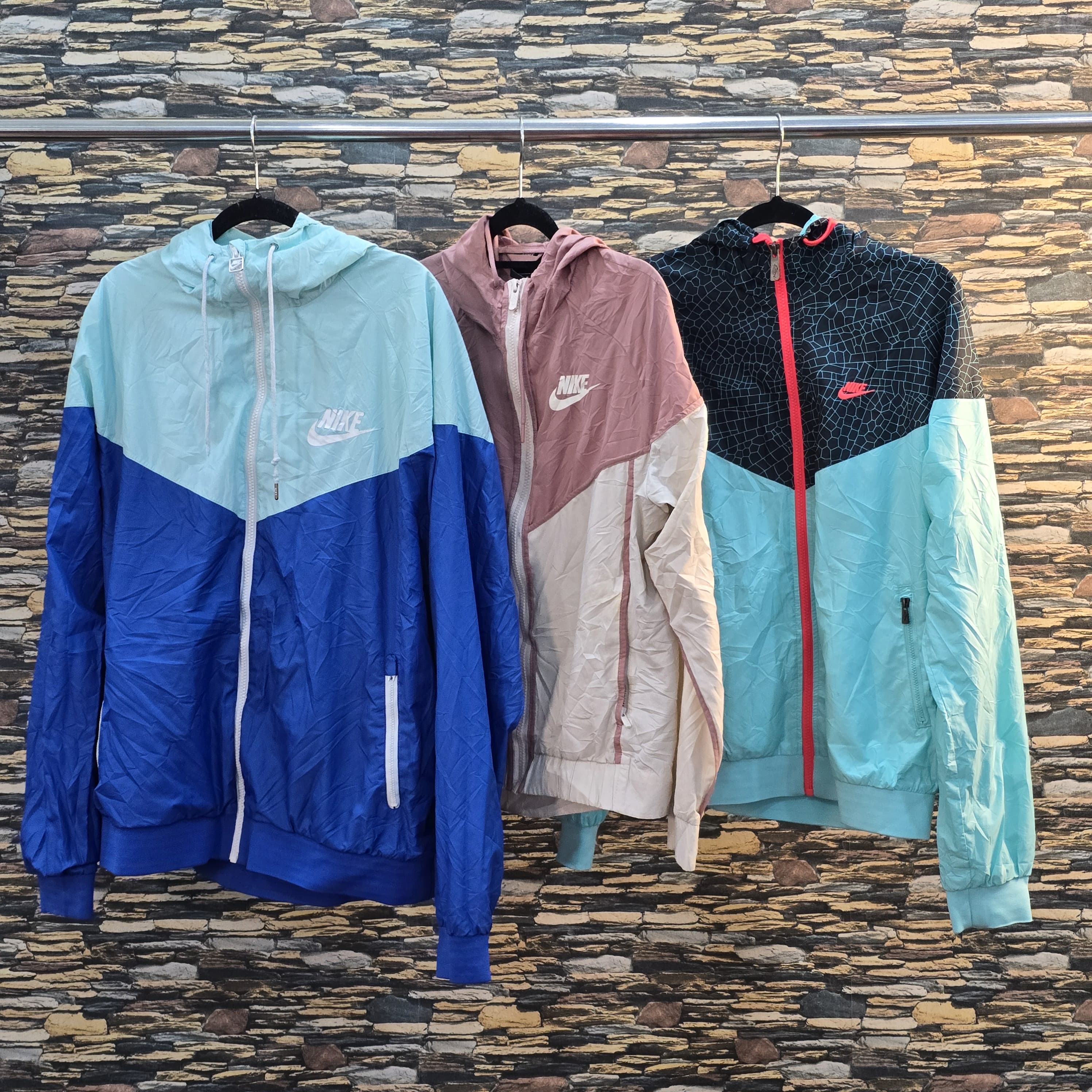 AV-0605 Adidas Wind Breaker