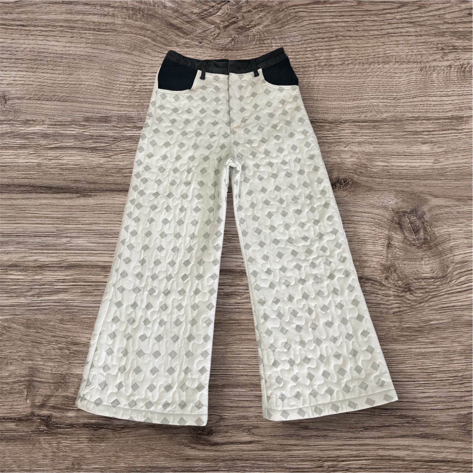 Jeans trapuntati riciclati