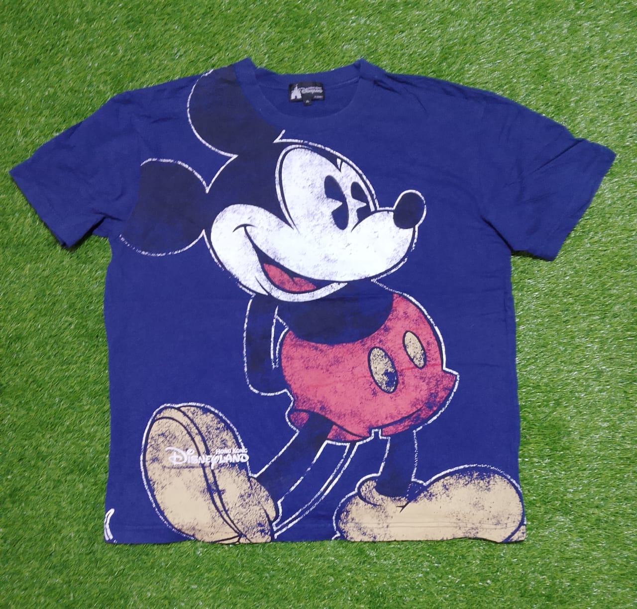 Micky Mouse und bedrucktes T-Shirt