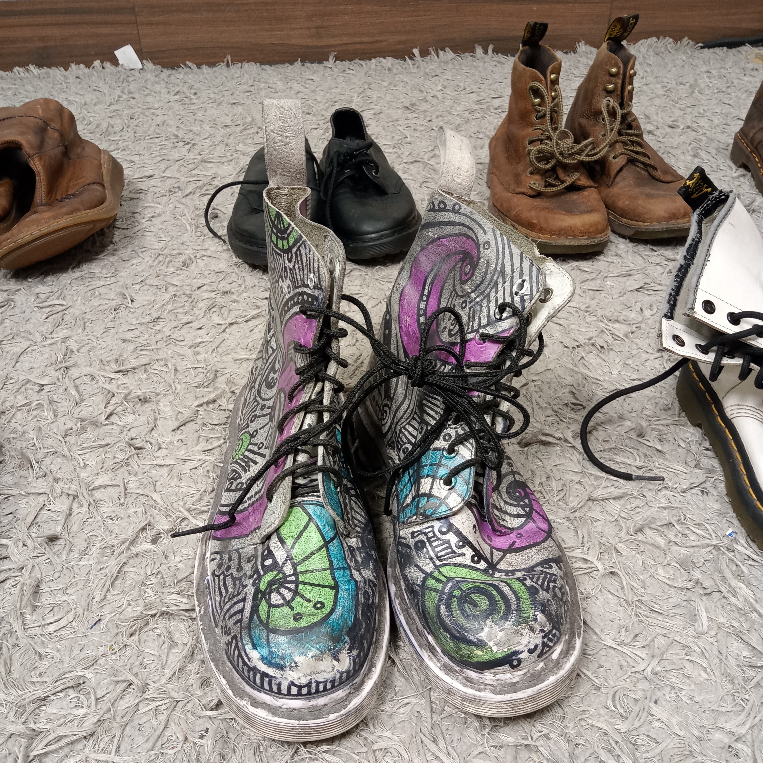 DR. MARTENS STIEFEL & SCHUHE (B&C GRADE) - BUNDLE ..