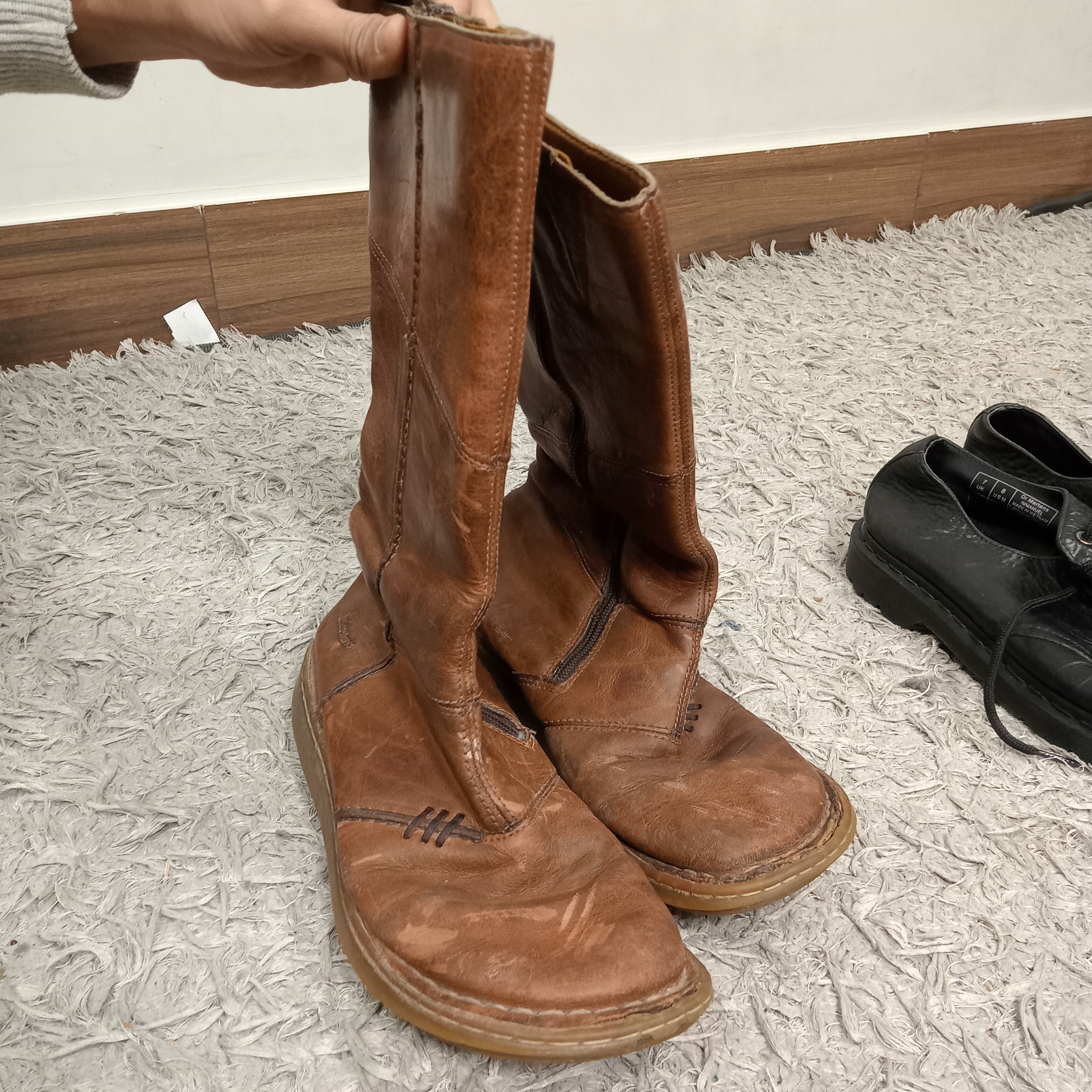 DR. MARTENS BOOTS & SHOES (B&C GRADE) - BUNDLE 02