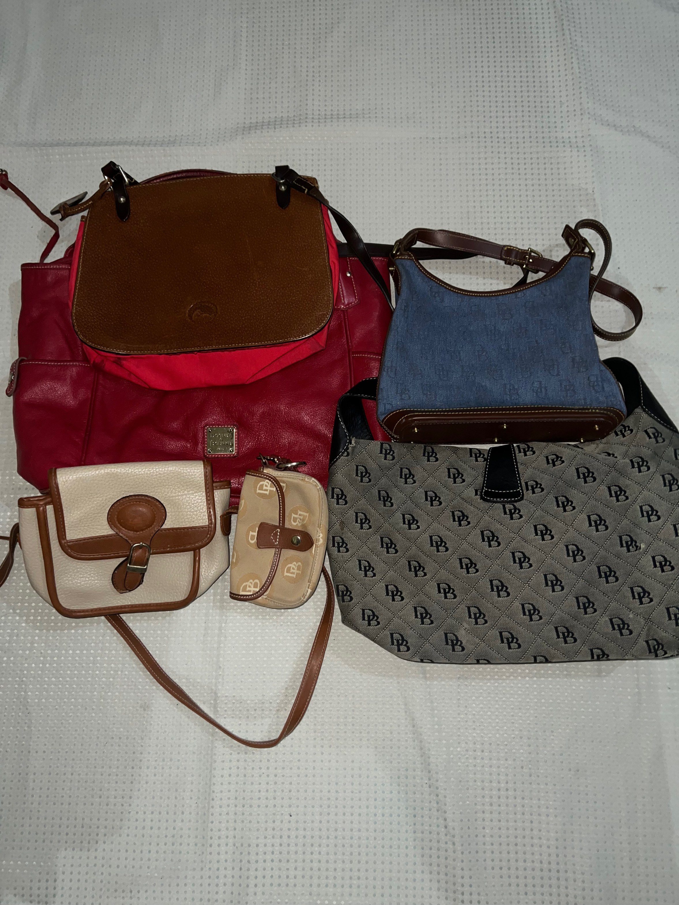 Dooney & bourke hand bag