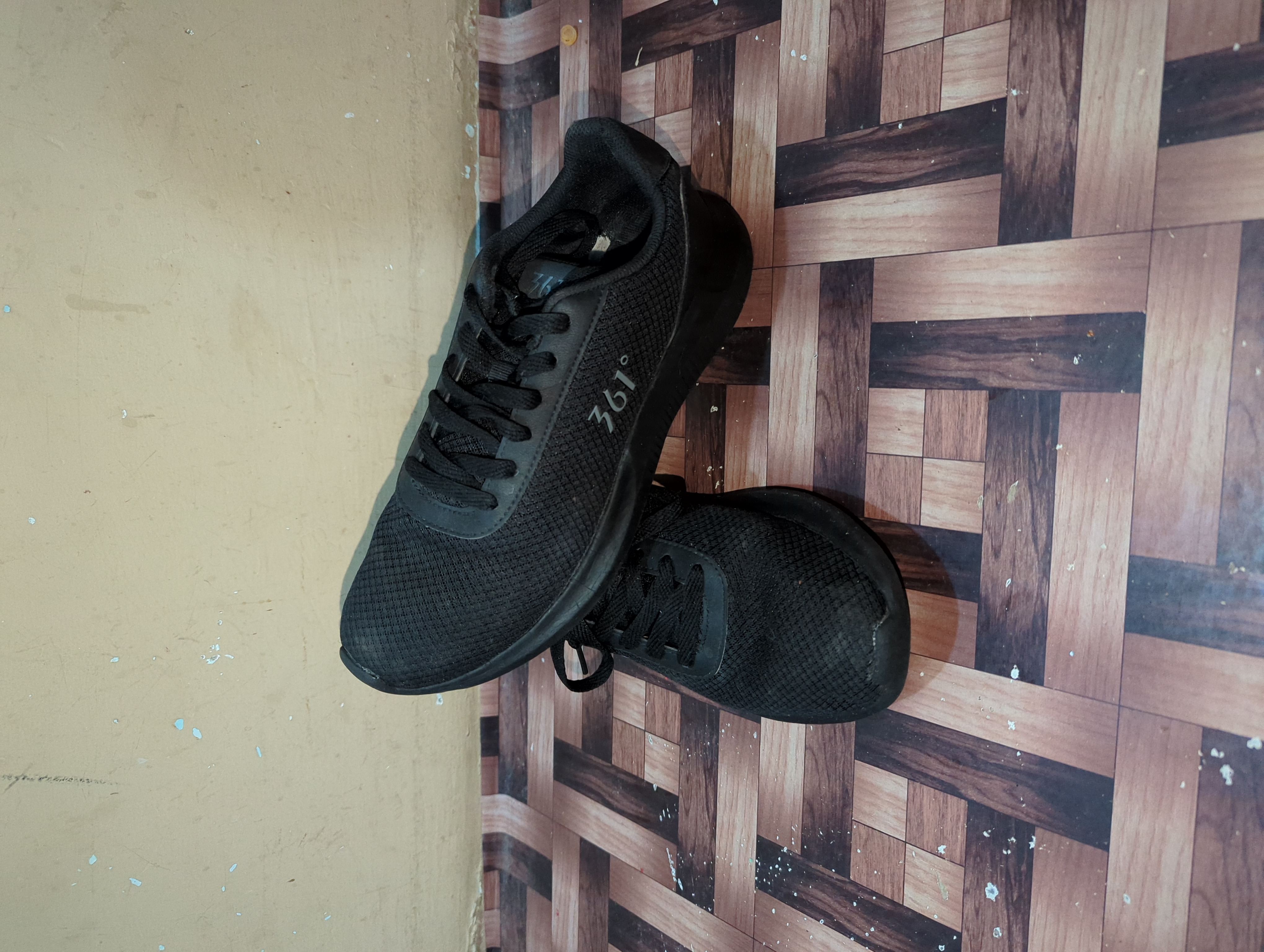 MIX BRANDED SNEAKERS