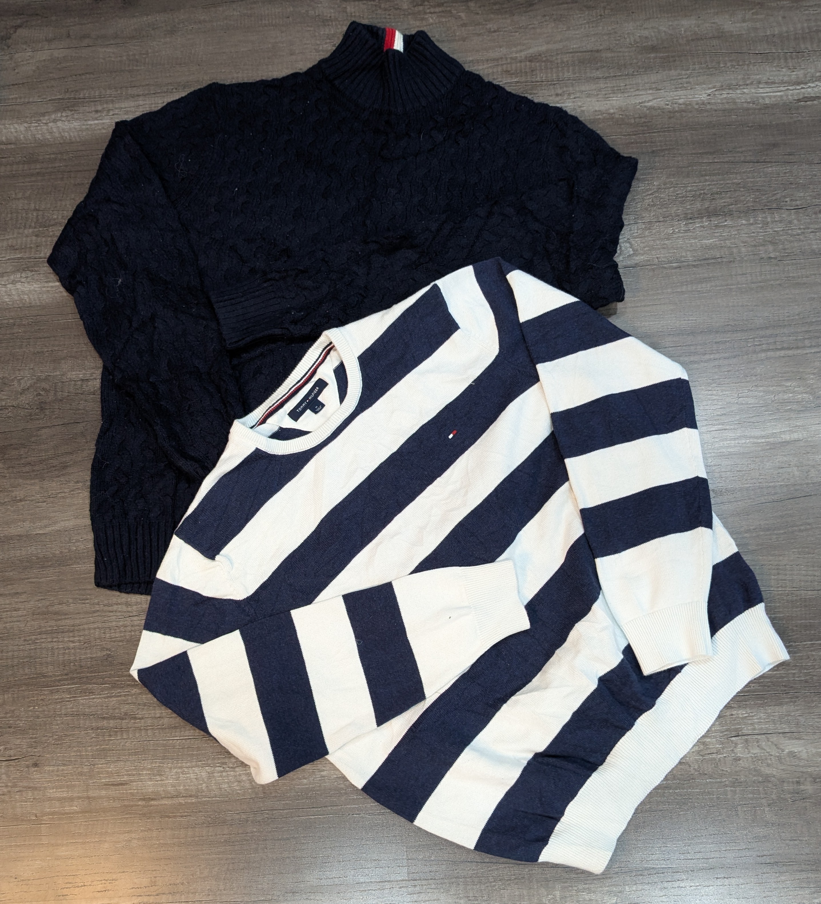 2097 - Tommy Hilfiger Sweaters & Sweatshirt