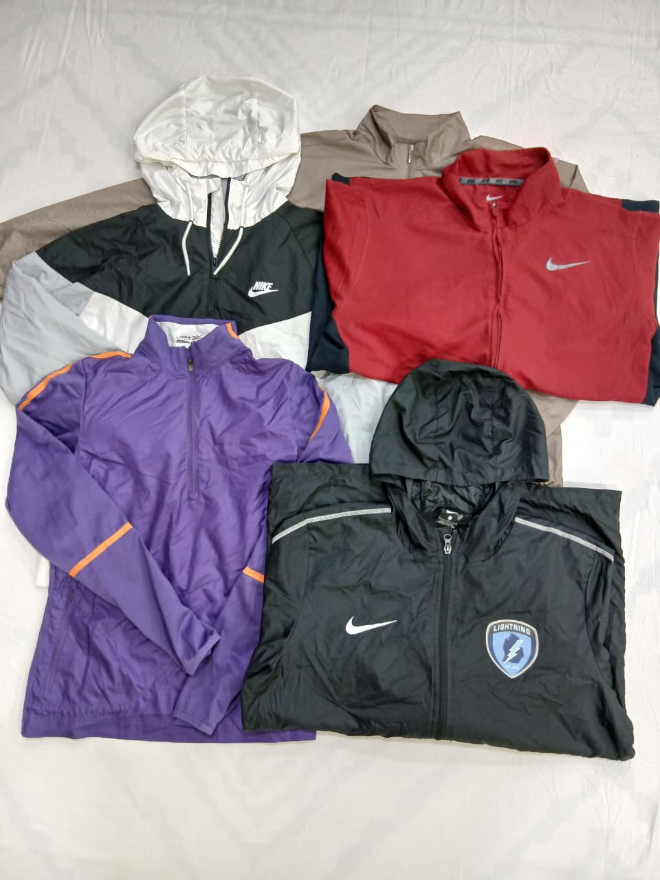 ZV1476 Nike Light Zipper Jackets