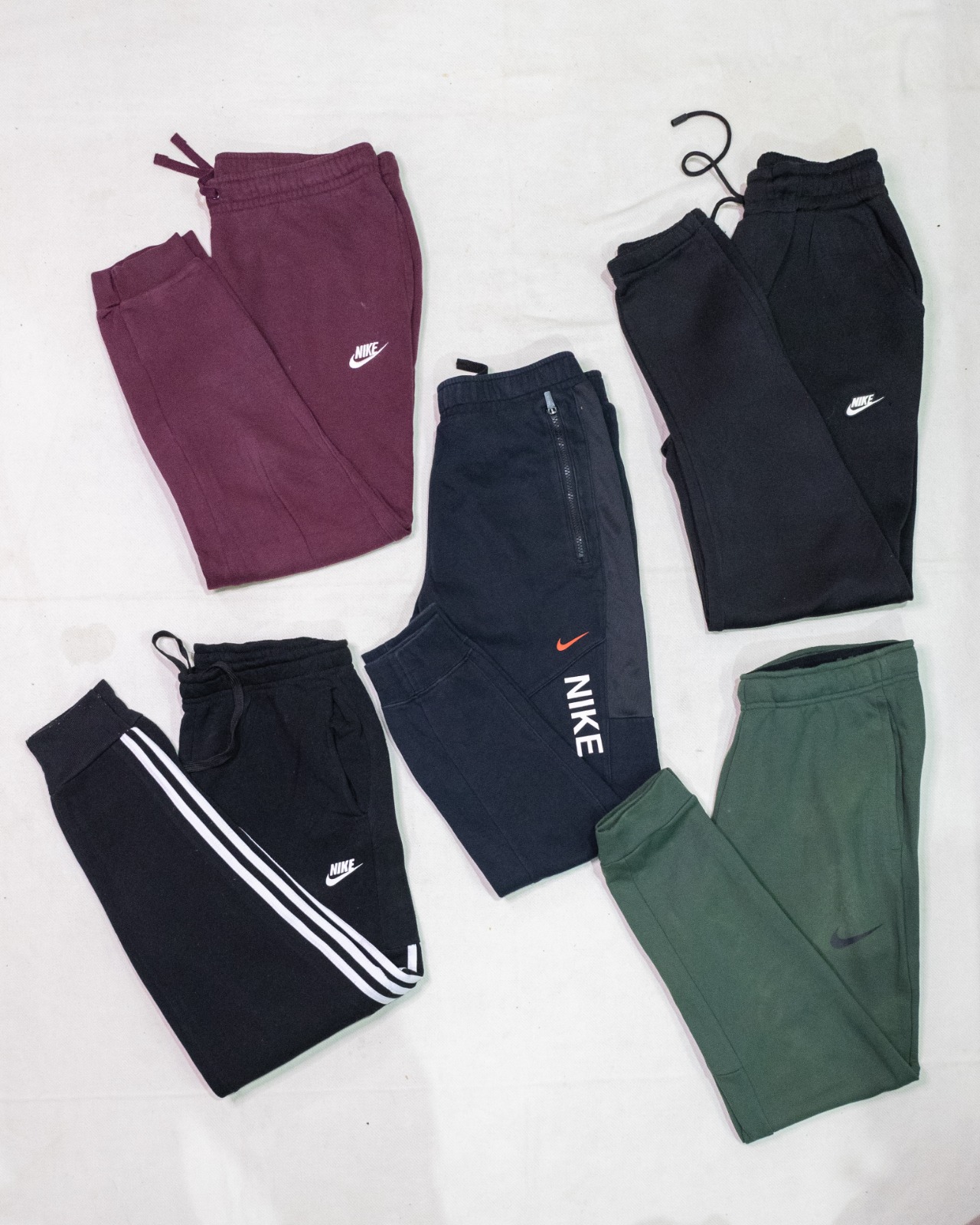 Nike Men’s Fleece Jogger Trousers – Comfortable & Stylish