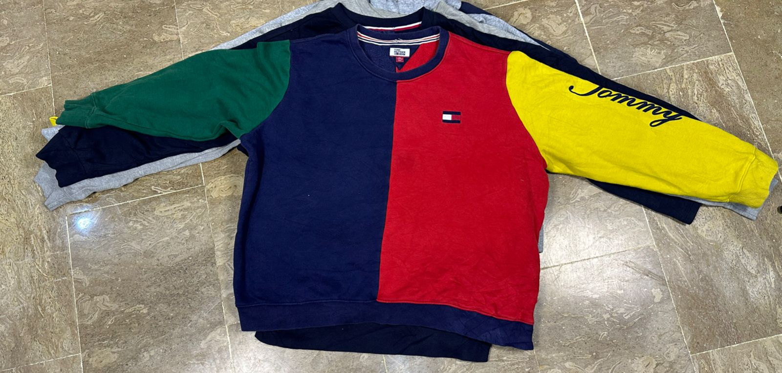 Tommy Hilfiger Kleidung Bundle – 8 Teile