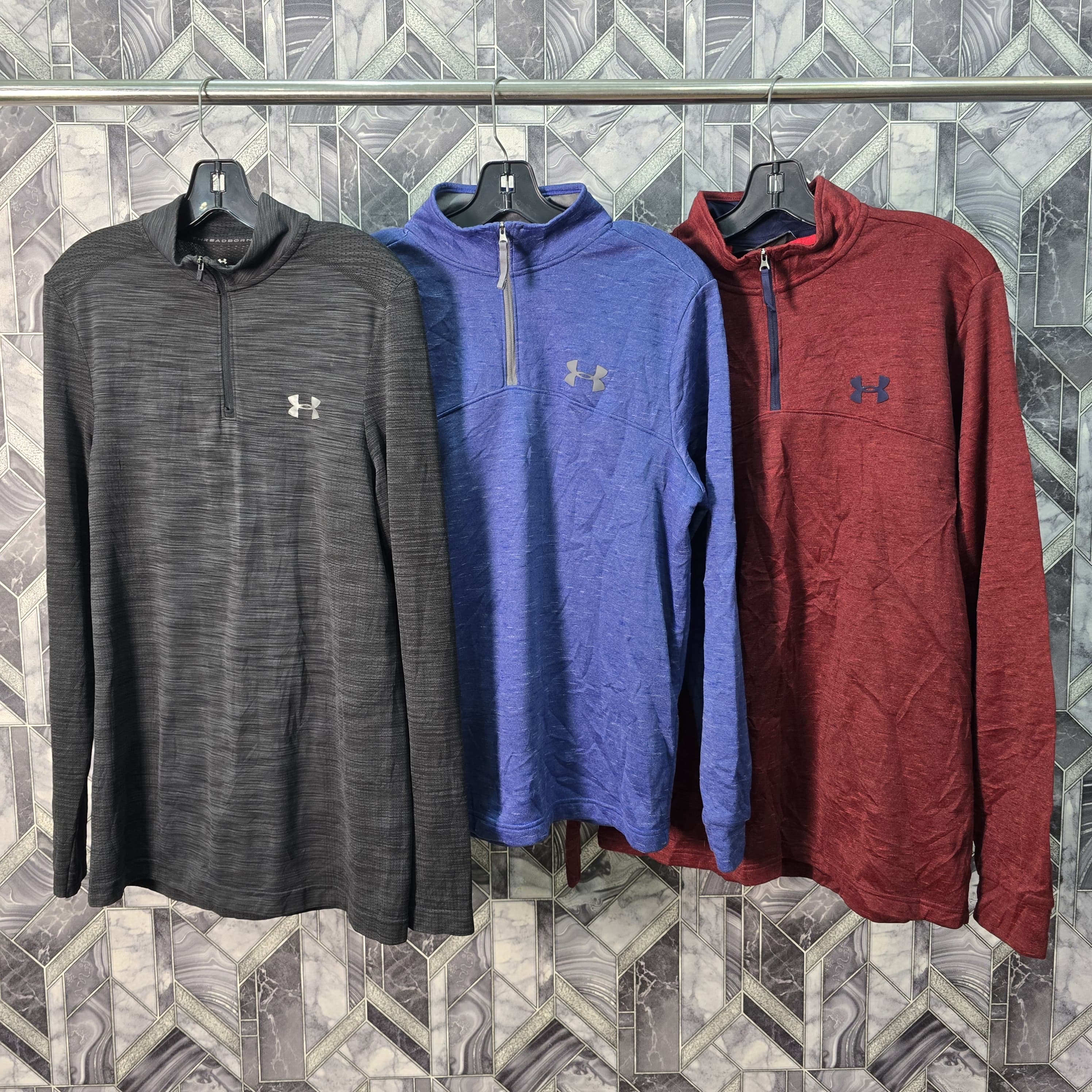 AV-0722 Under Armour Track Top