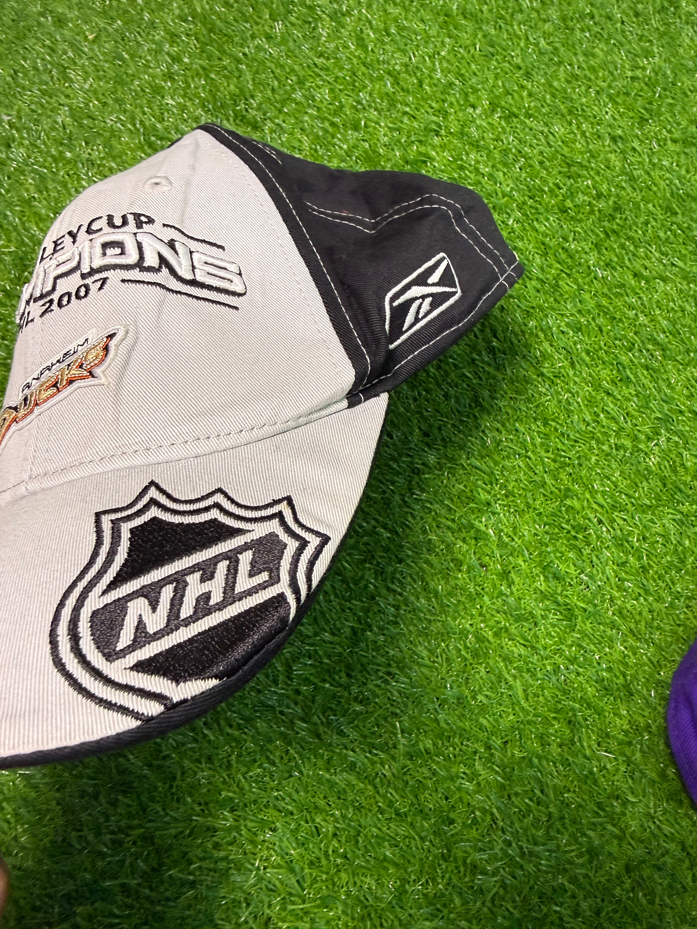 AVG-0146 NFL/NHL Caps