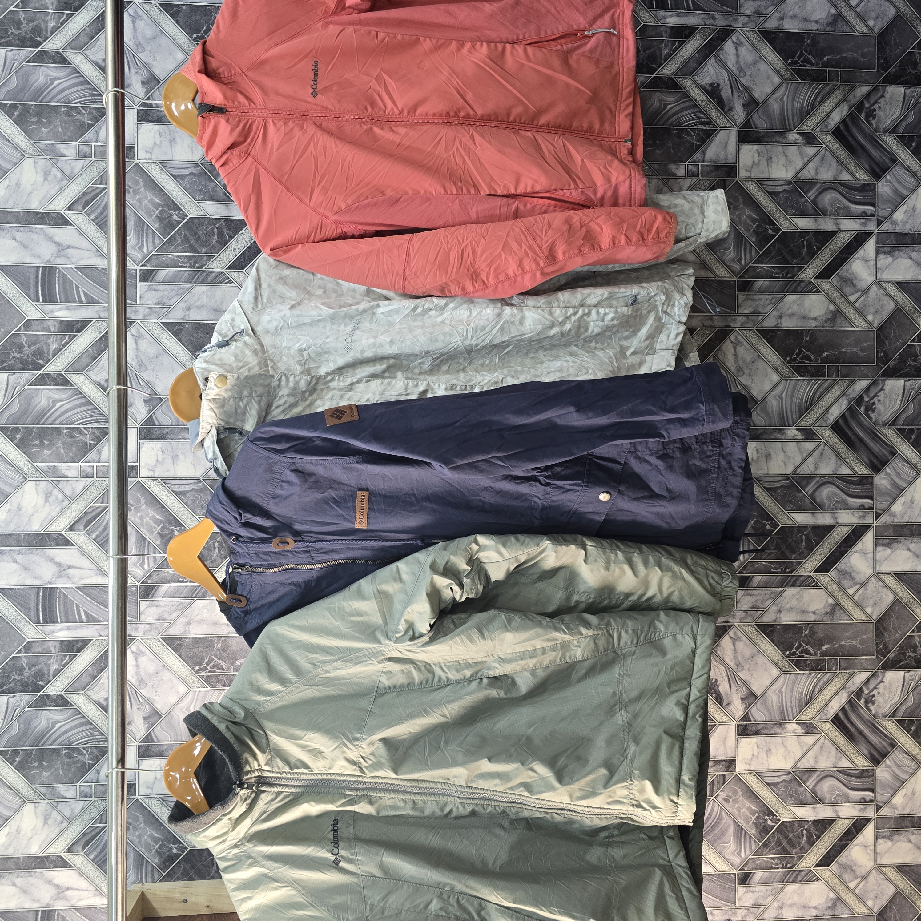 AVG-0161 Columbia Mix Jackets