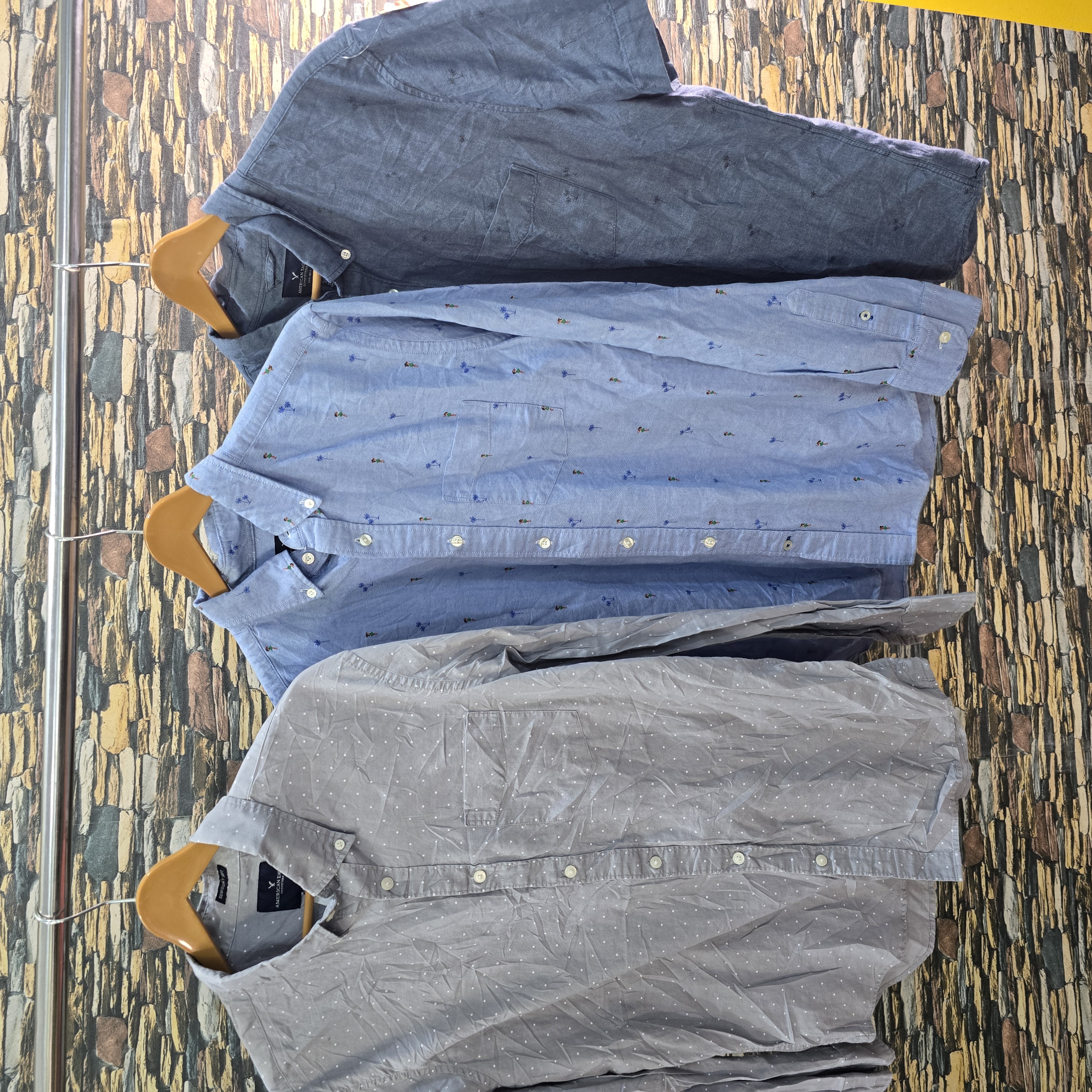 AV-0741 American Eagle Button Up Shirts