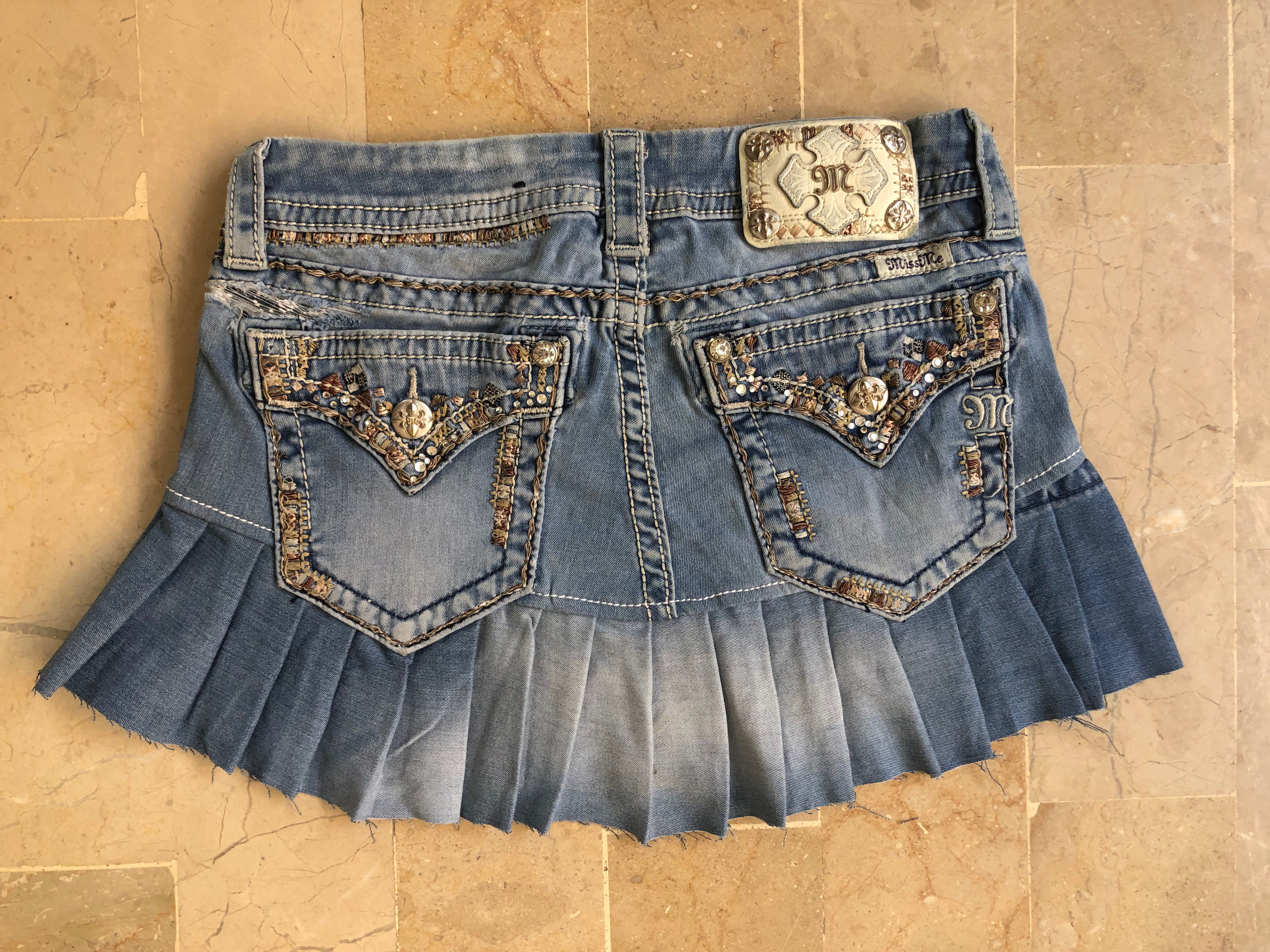 Gonna corta plissettata in denim di marca Y2K rici..