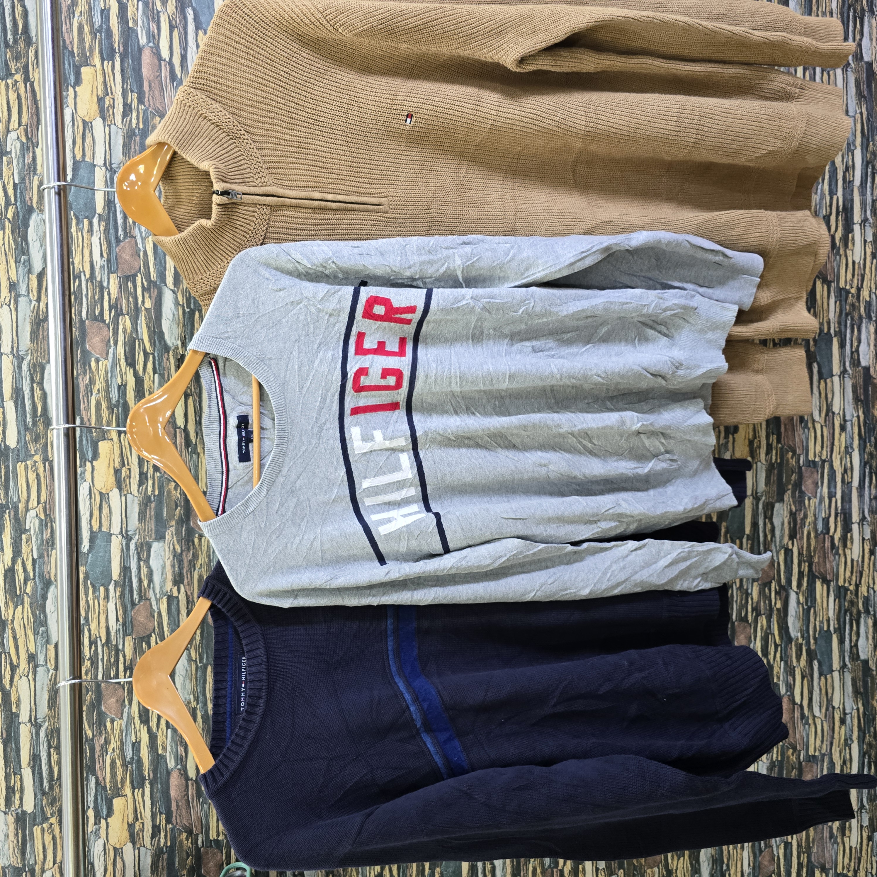AV-0746 Tommy Hilfiger Sweaters