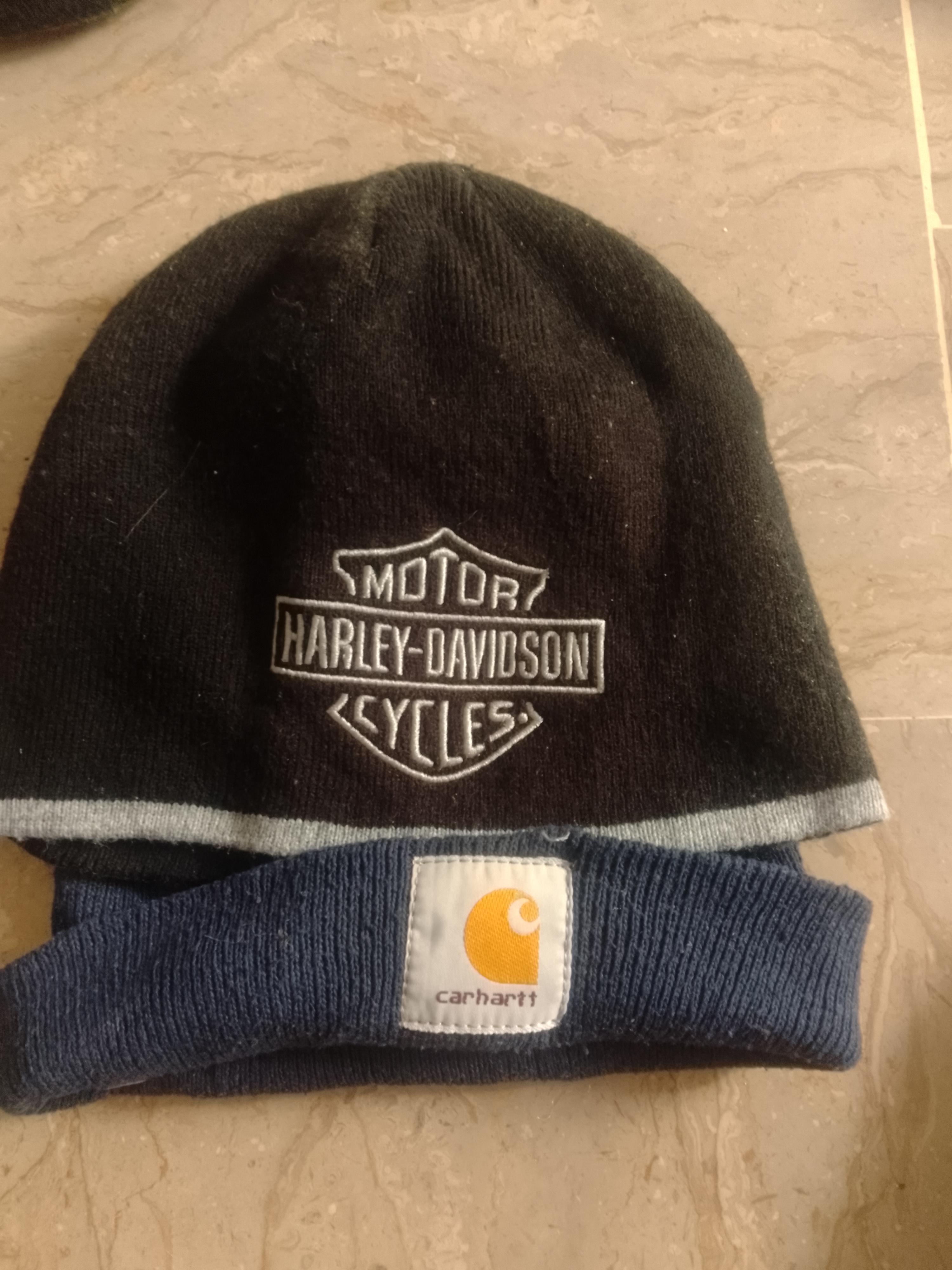 7 pcs Carhartt and mixed brands beanies