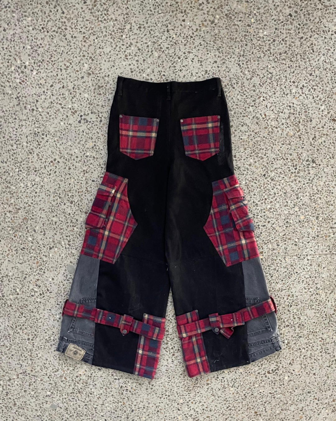Upcycled Plaid Cargo Patchwork-Hosen