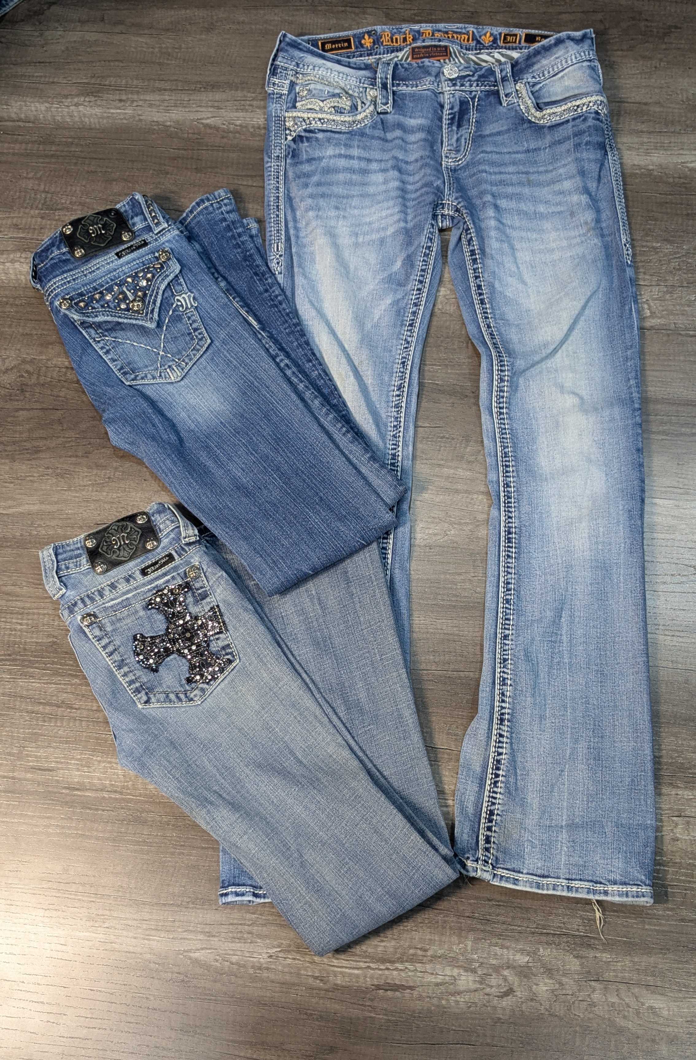 3269 - Miss me Stickerei Stil Flare und gerade Jeans
