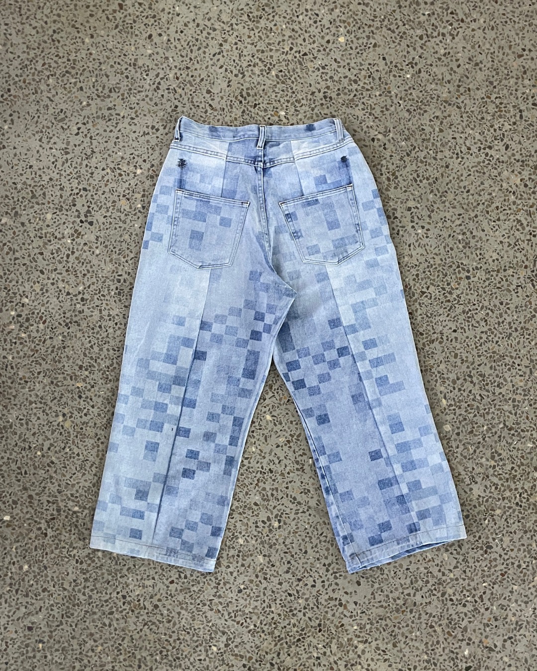 Jeans à jambes larges imprimés au laser recyclés