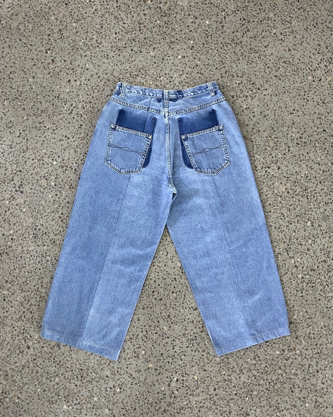 Jeans large en denim recyclé imprimé au laser