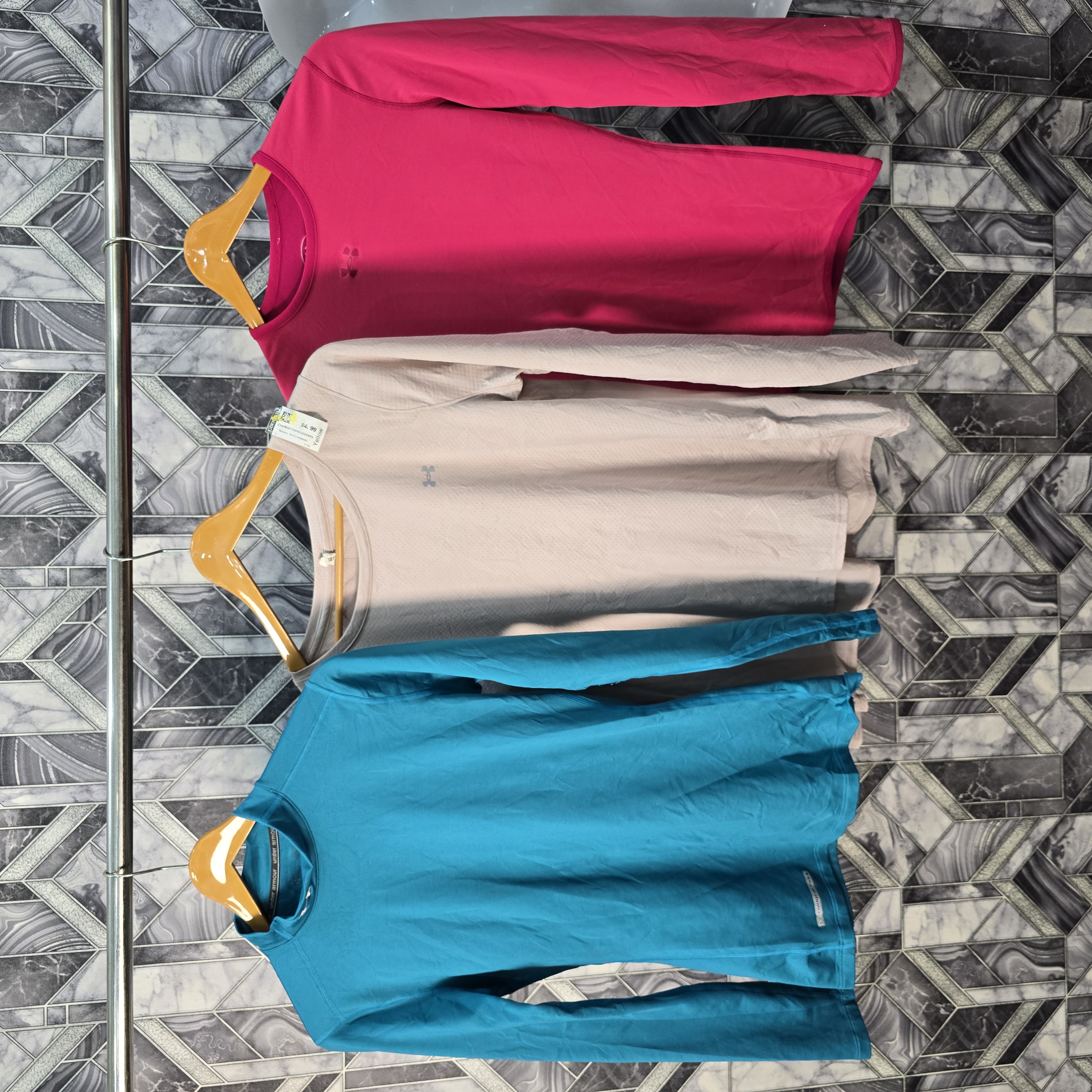 AV-0751 Under Armour T-Shirts L/S