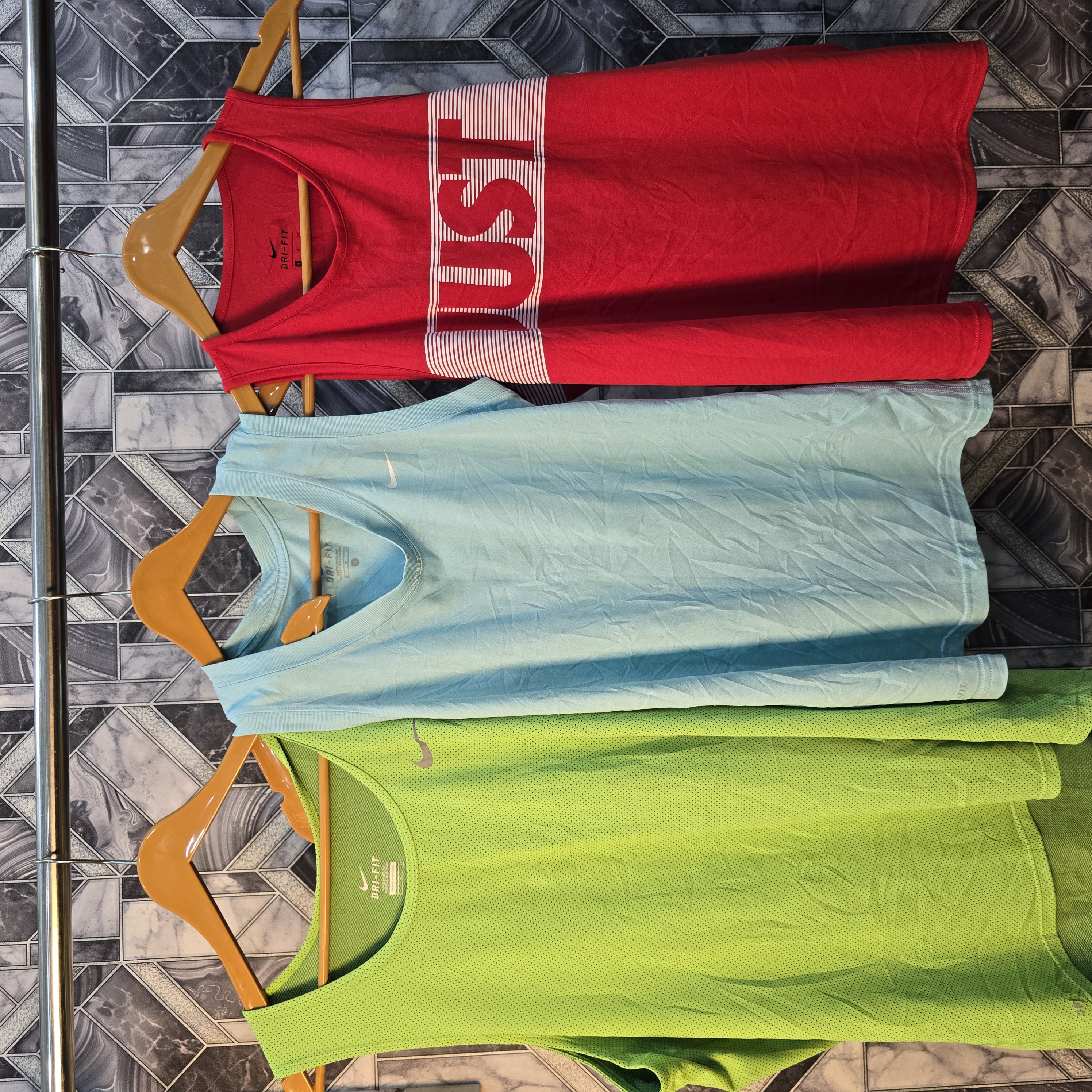 AV-0752 Nike Tank Tops