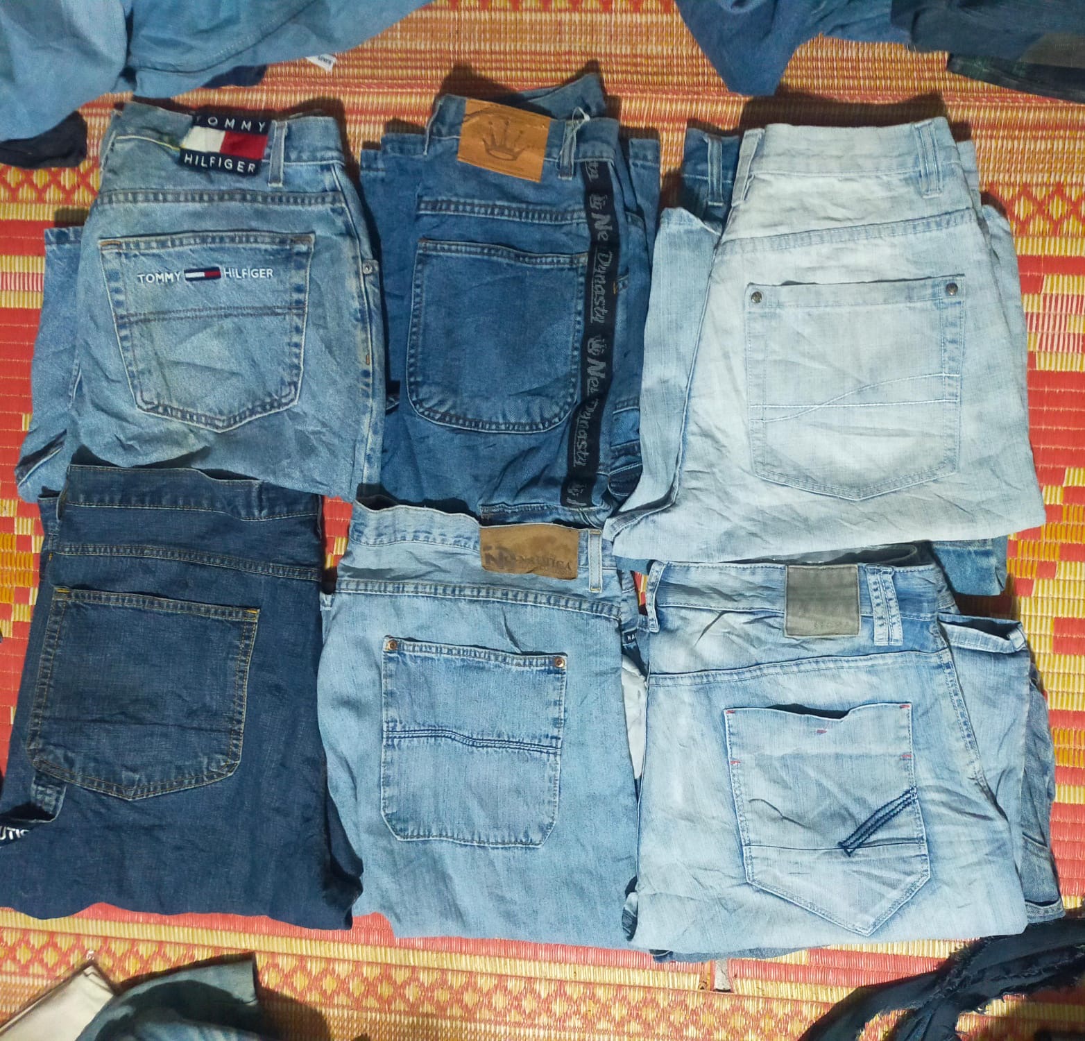 TOMMY AND OTHER MIX BRAND SHORTS