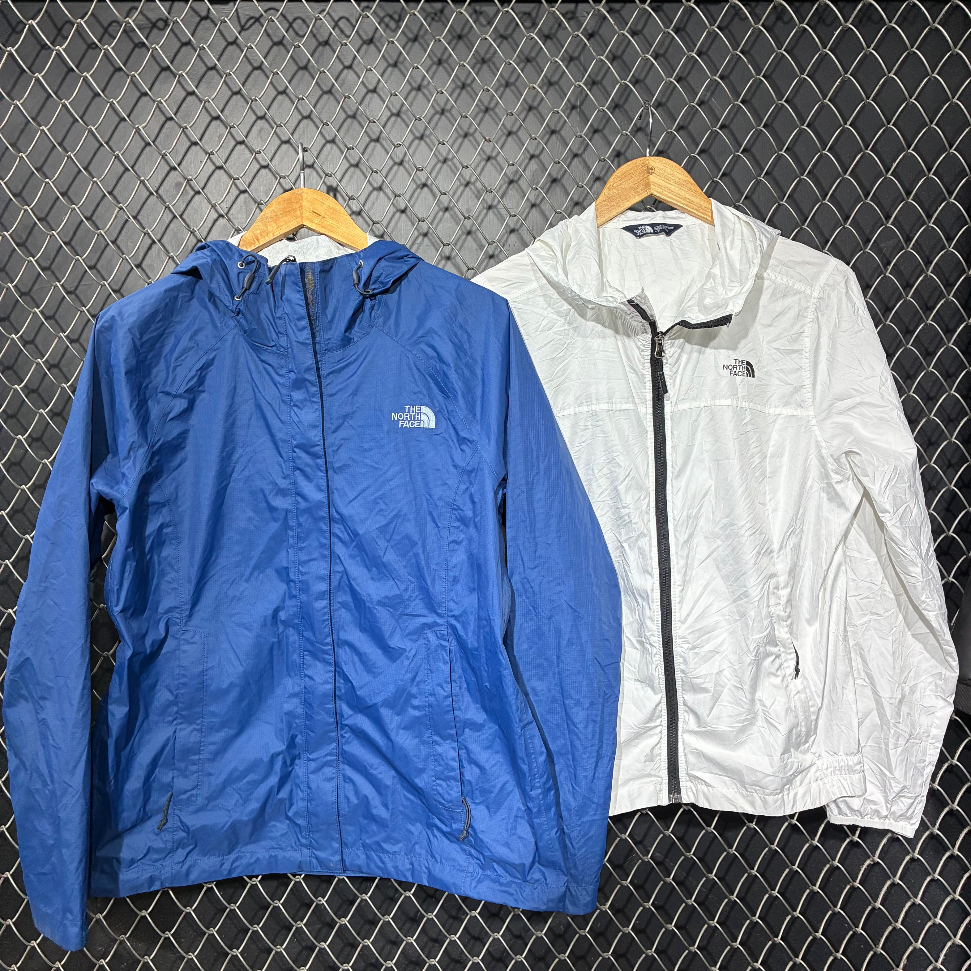 The north face windbreaker (FNC : 1375)
